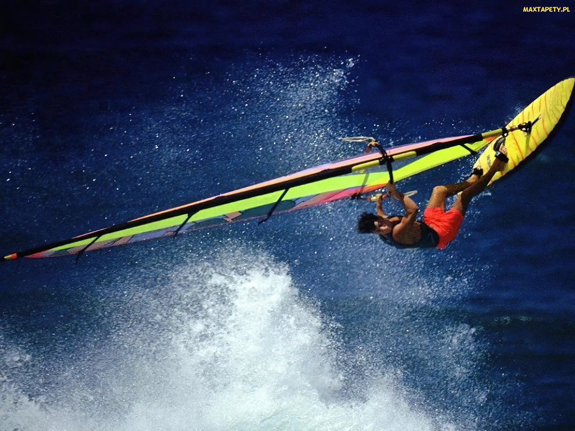Windsurfing, żółta deska