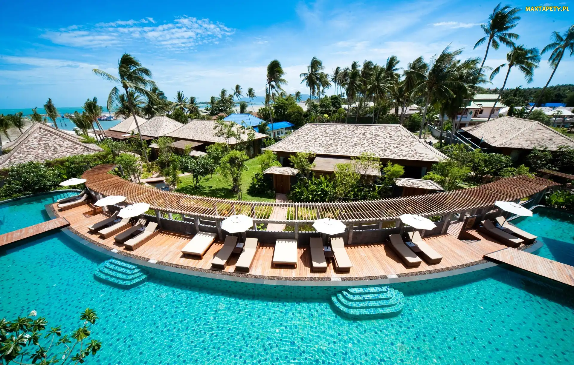 Tropiki, Basen, Hotel