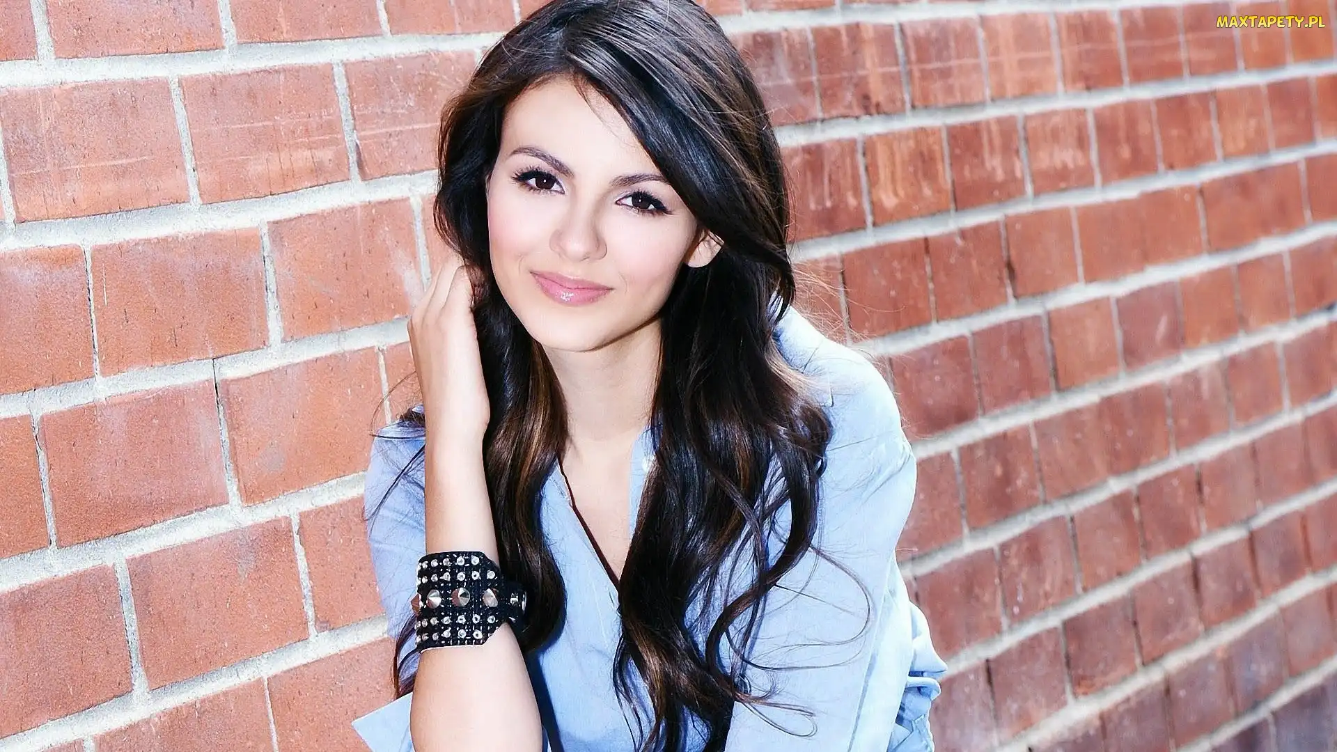 Biżuteria, Mur, Victoria Justice