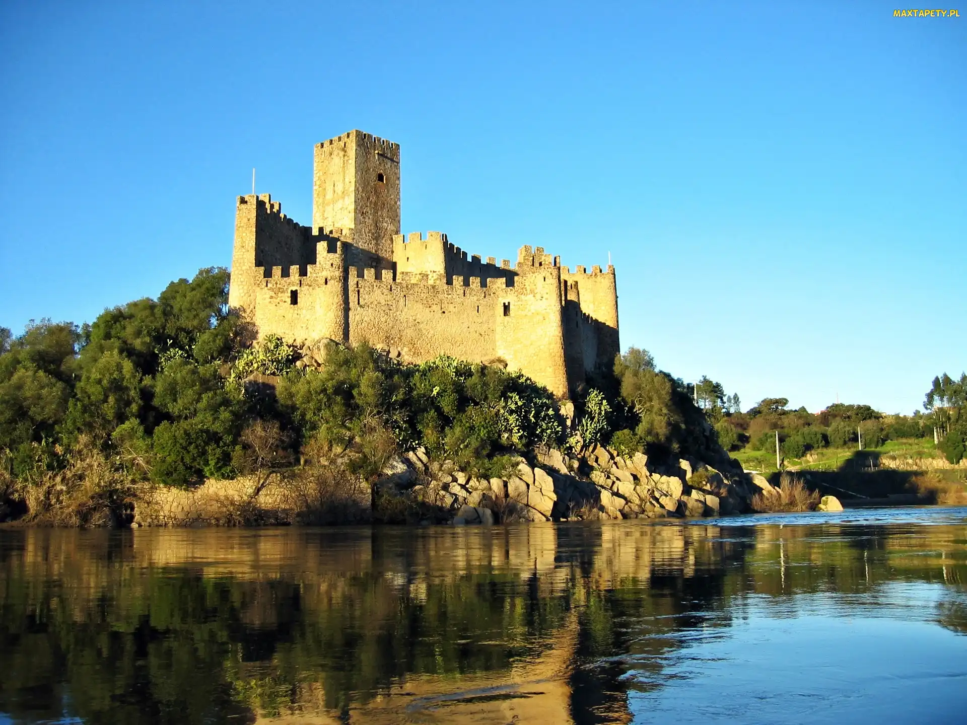 Zamek Almourol, Rzeka Tag, Dystrynkt Sanatrem, Portugalia, Castle of Almourol