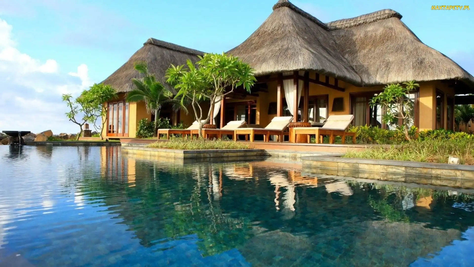 Basen, Hotelik