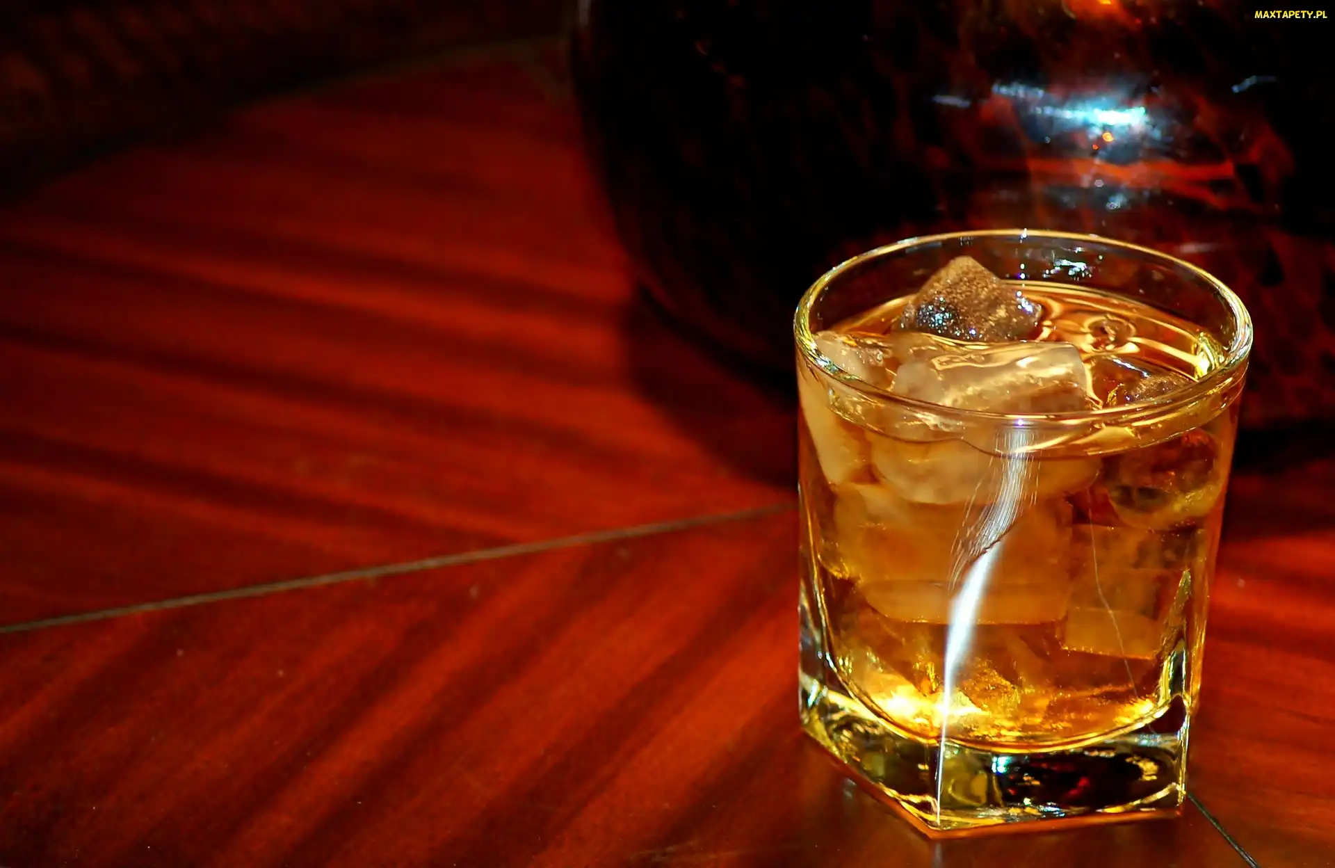Whisky, Z Lodem, Drink