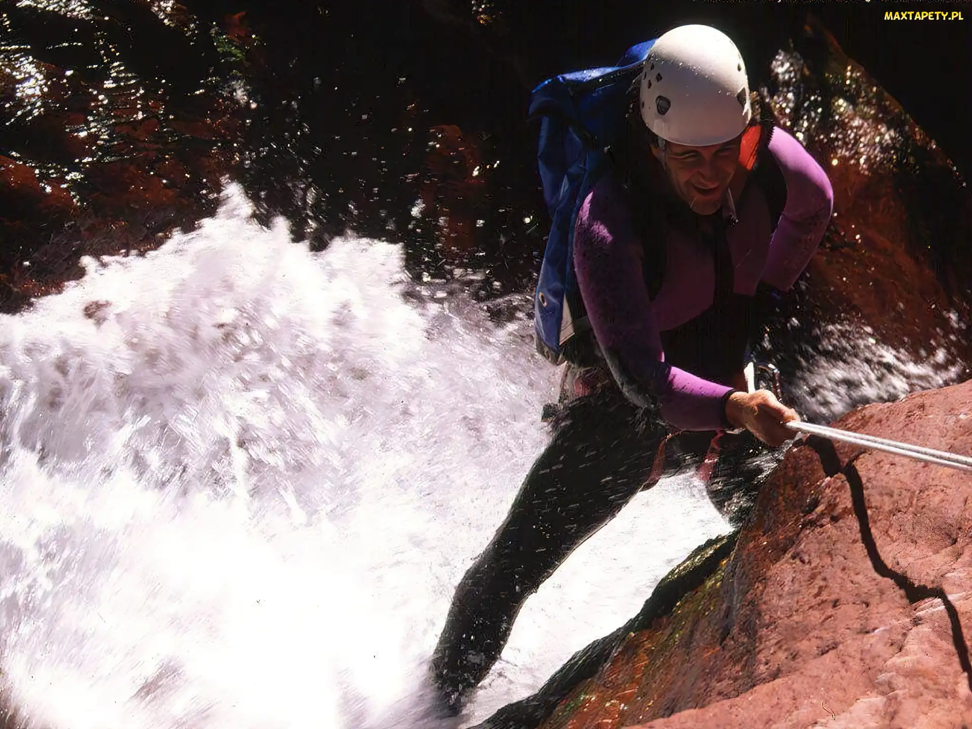 Rafting, wspinaczka, rzeka , kask