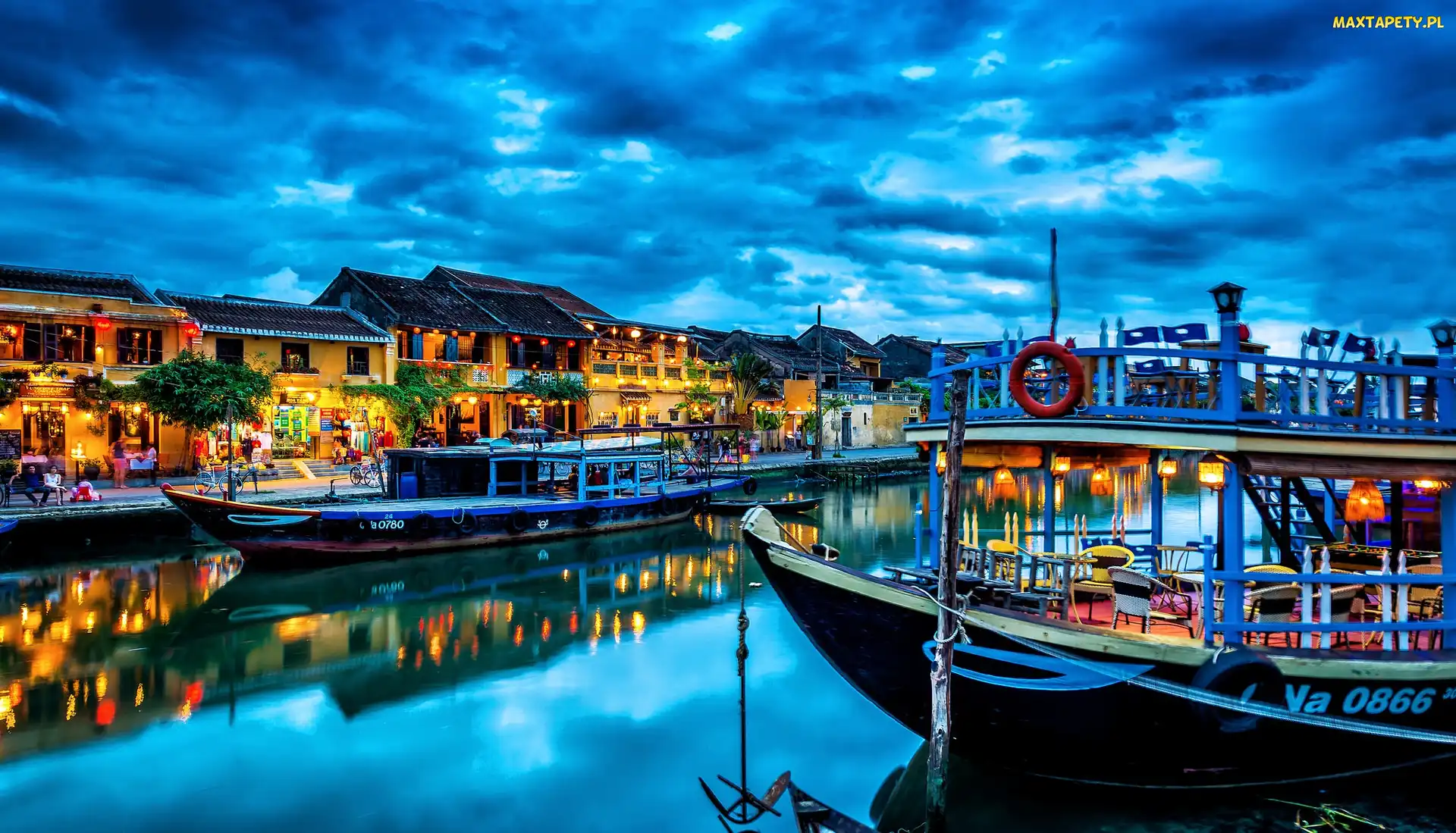 Port, Miasto, Lodki