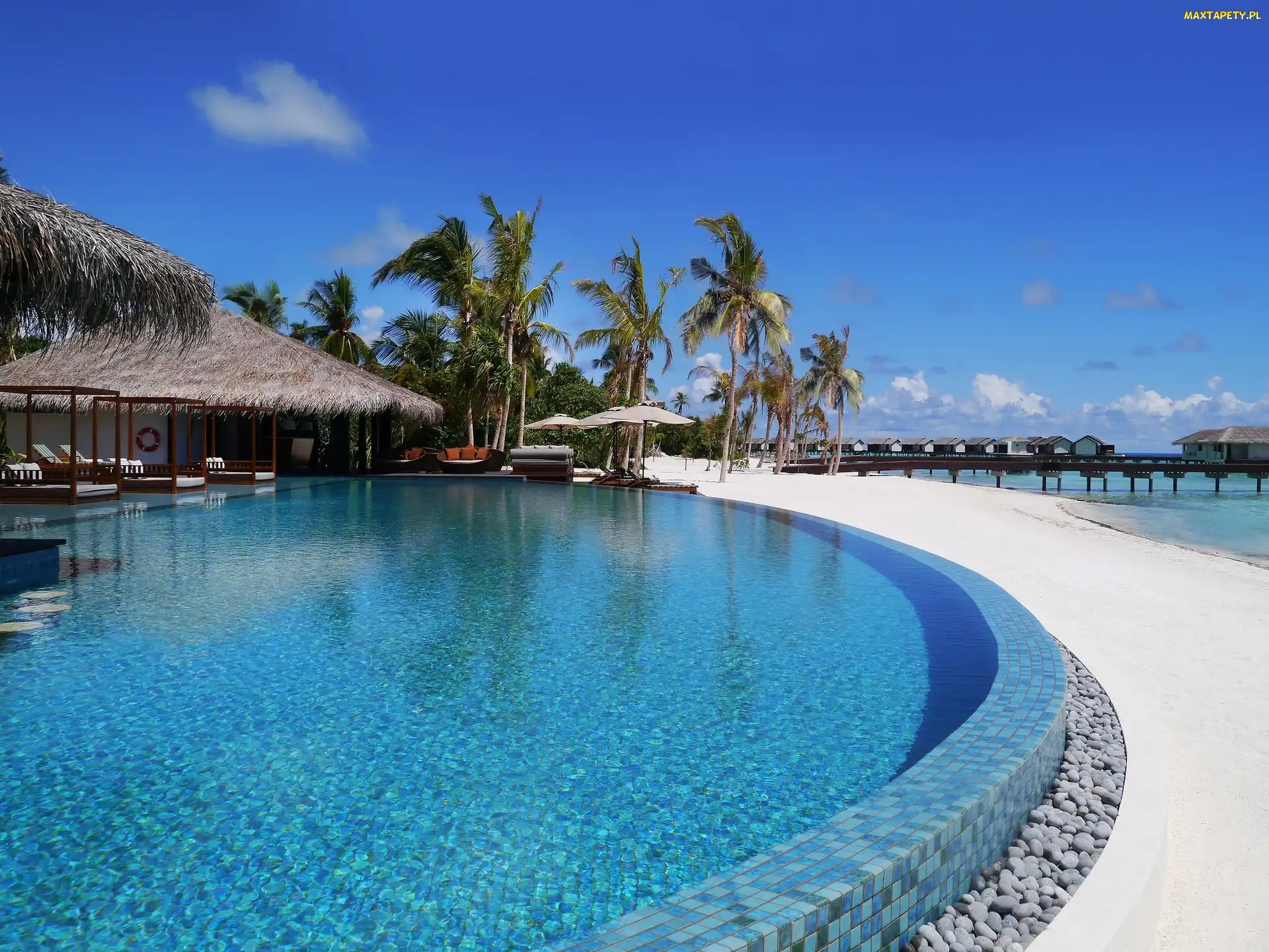 Basen, Hotel