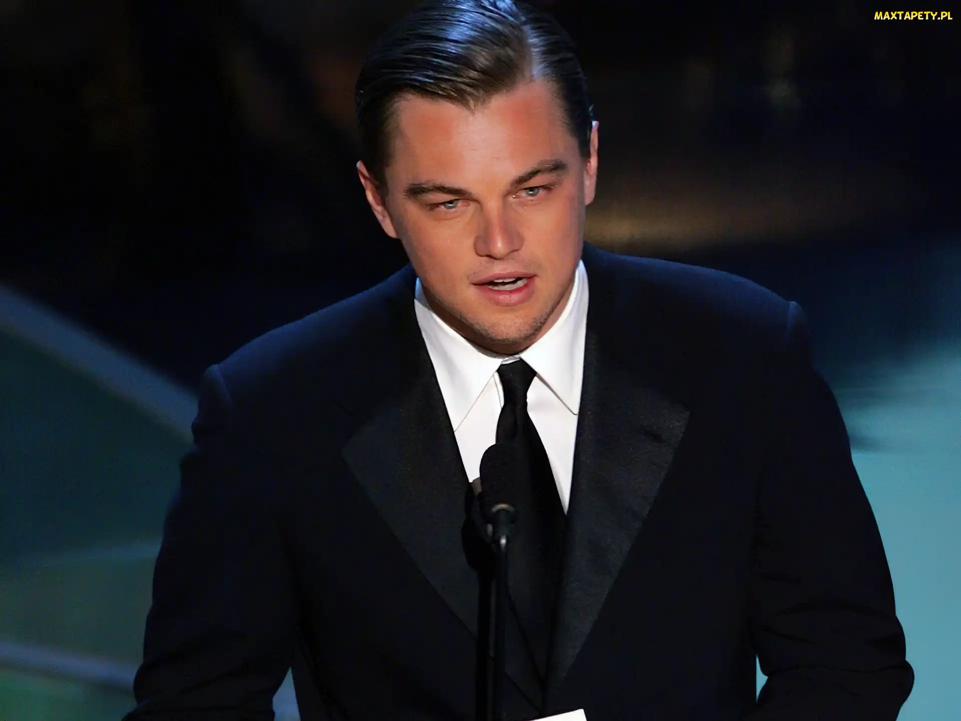 Leonardo DiCaprio, czarny garnitur