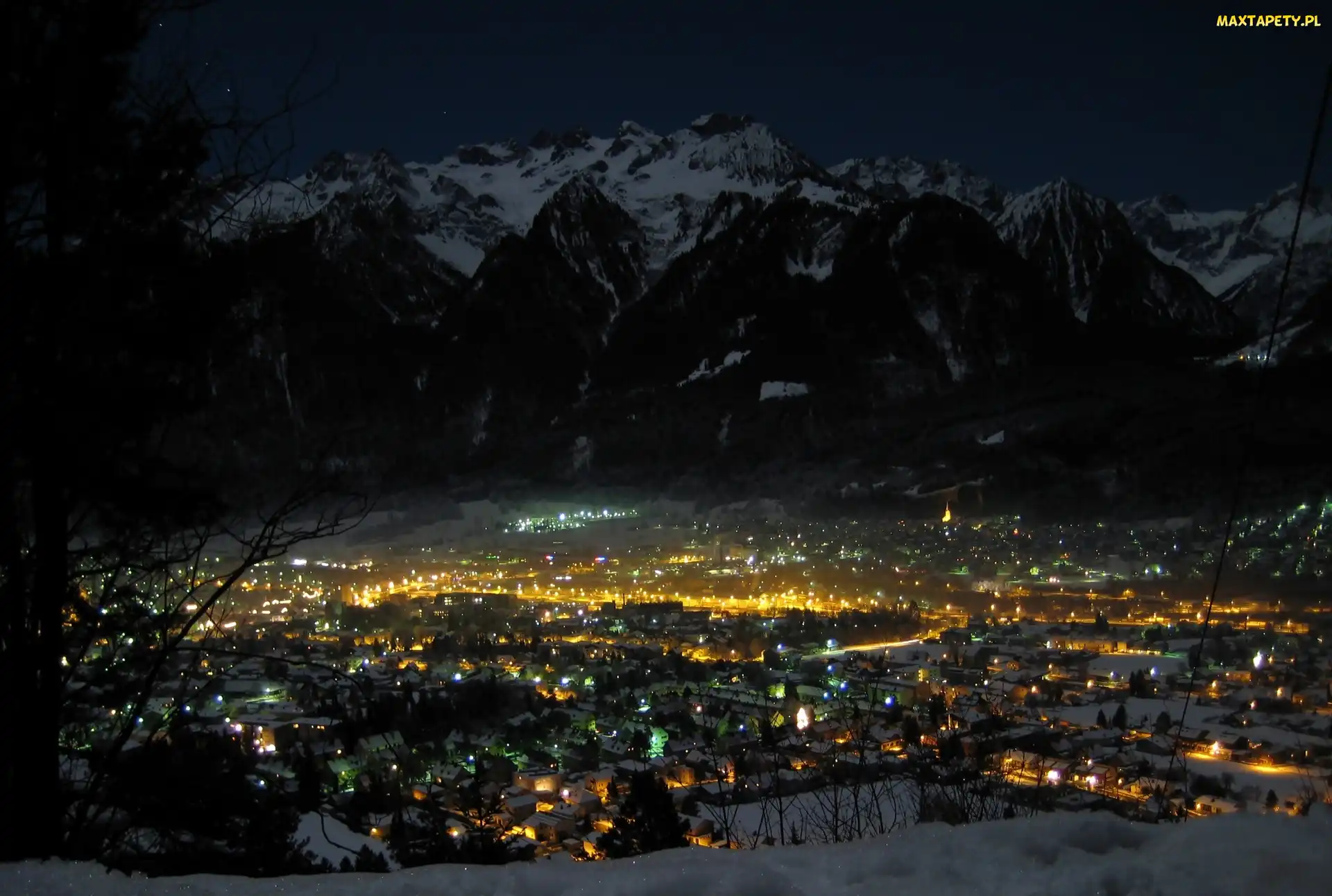 Z lotu ptaka, Bludenz, Miasto, Noc, Góry, Austria