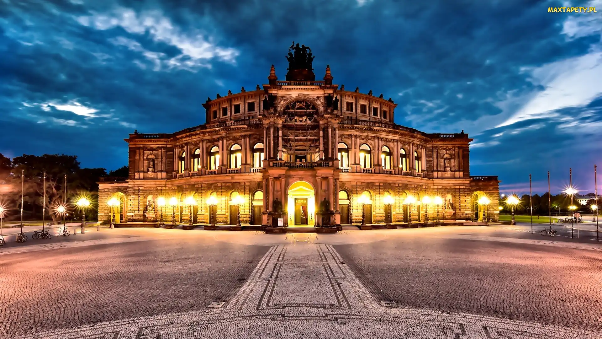 Niemcy, Opera Semperoper, Oświetlona, Drezno