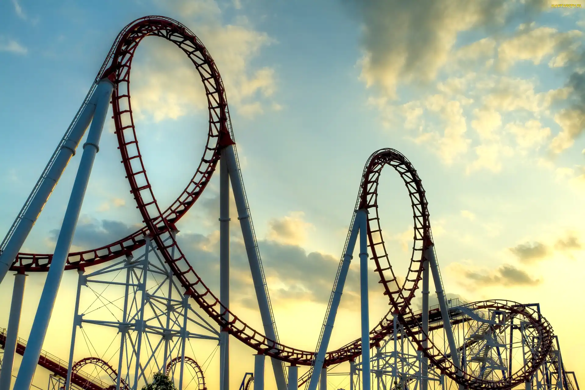 Roller coaster, Kolejka, Wesołe miasteczko