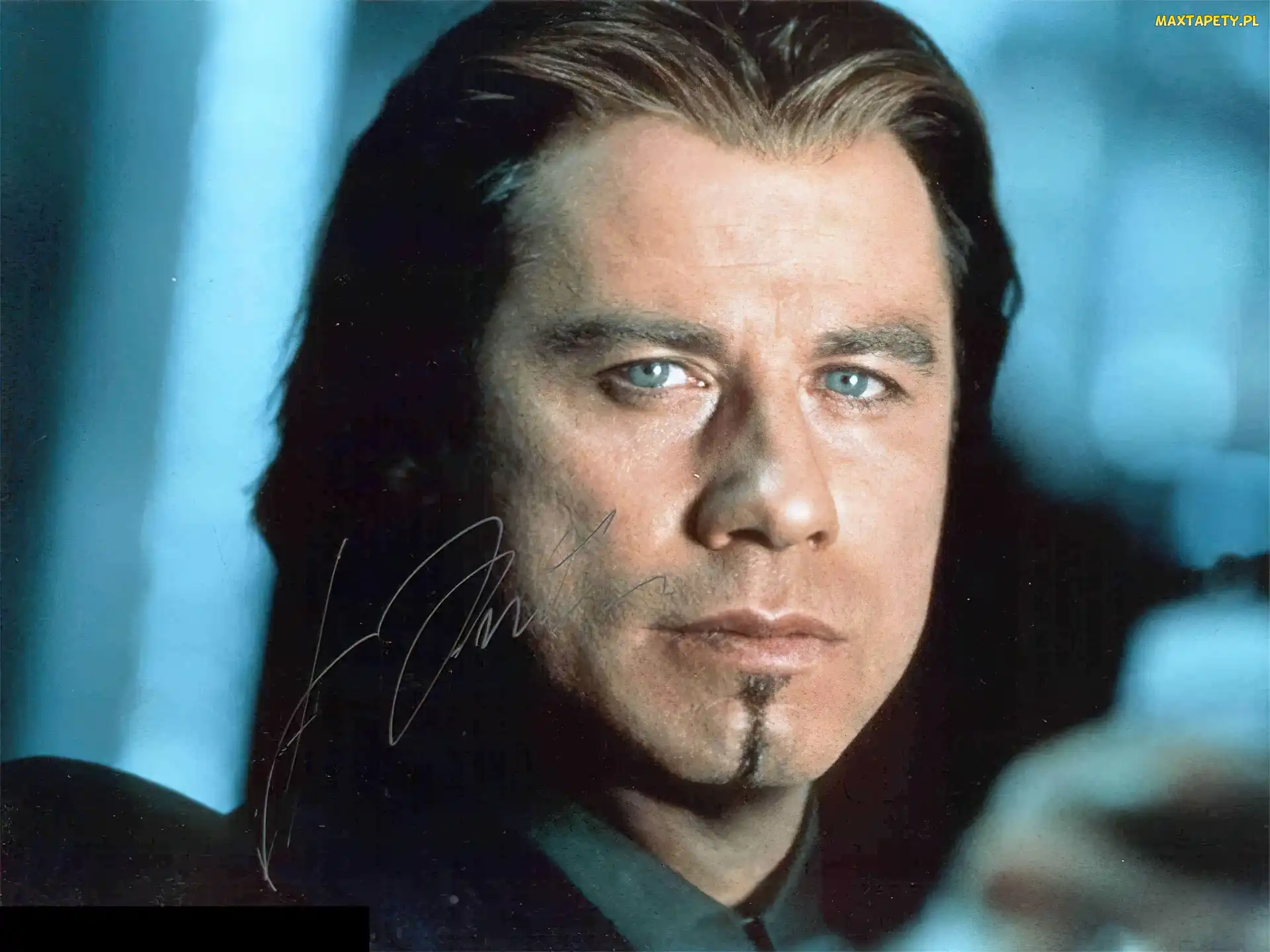 niebieskie oczy, bródka, John Travolta