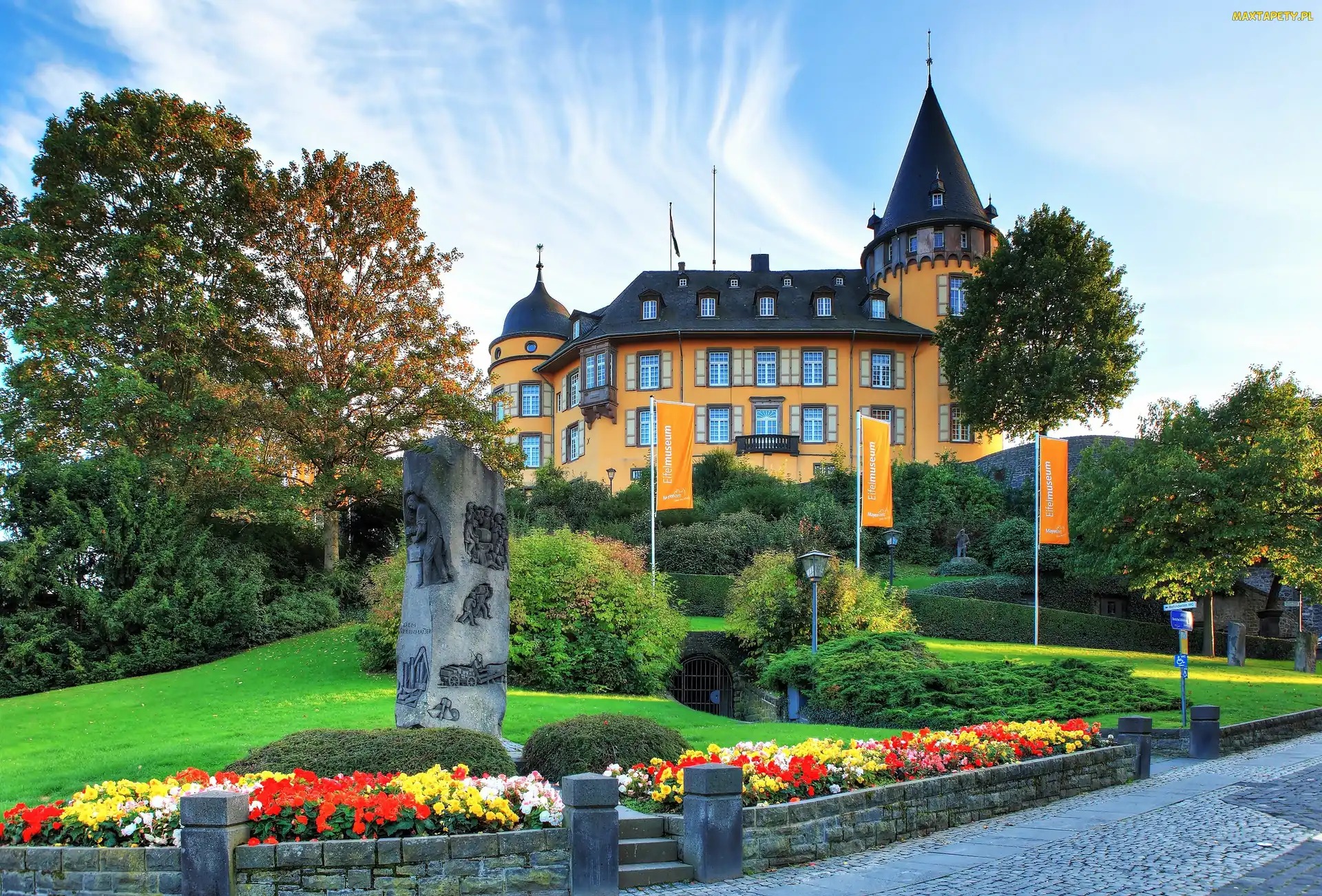 Genovevaburg, Park, Zamek