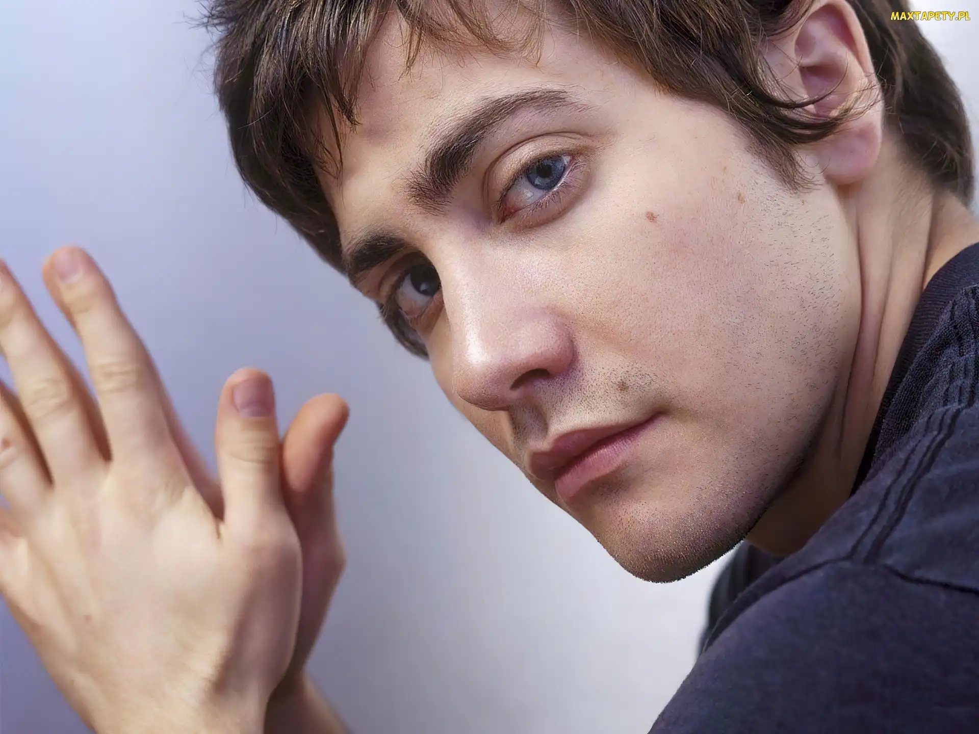 niebieskie oczy, ręka, Jake Gyllenhaal