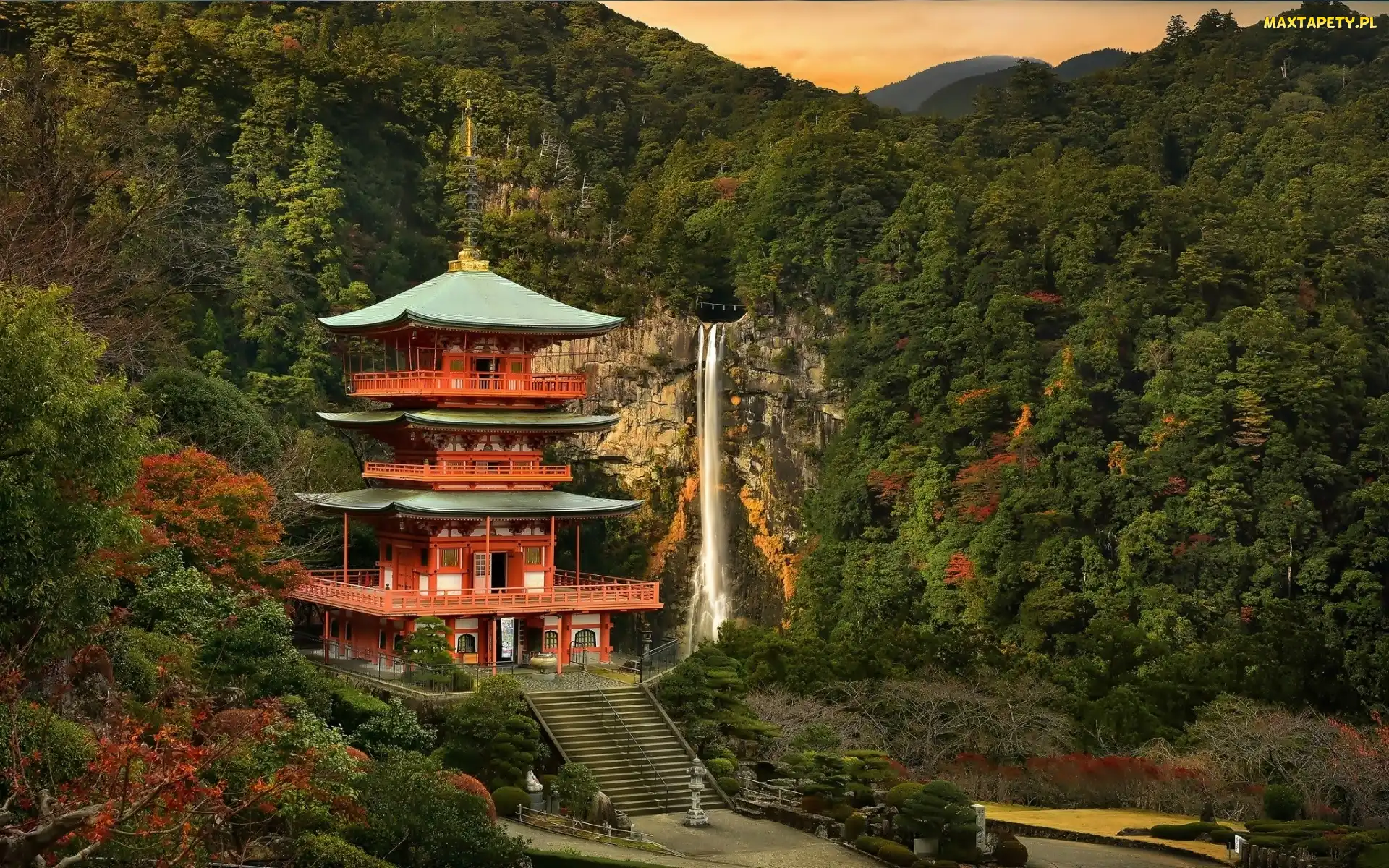 Prefektura Wakayama, Góry, Wodospad Nachi, Świątynia buddyjska Seiganto-ji, Japonia