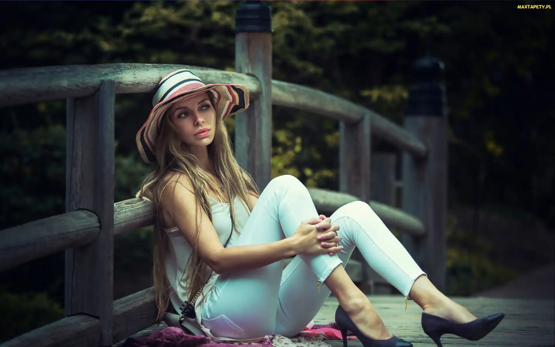 Blondynka, Las, Rzeka, Most, Modelka