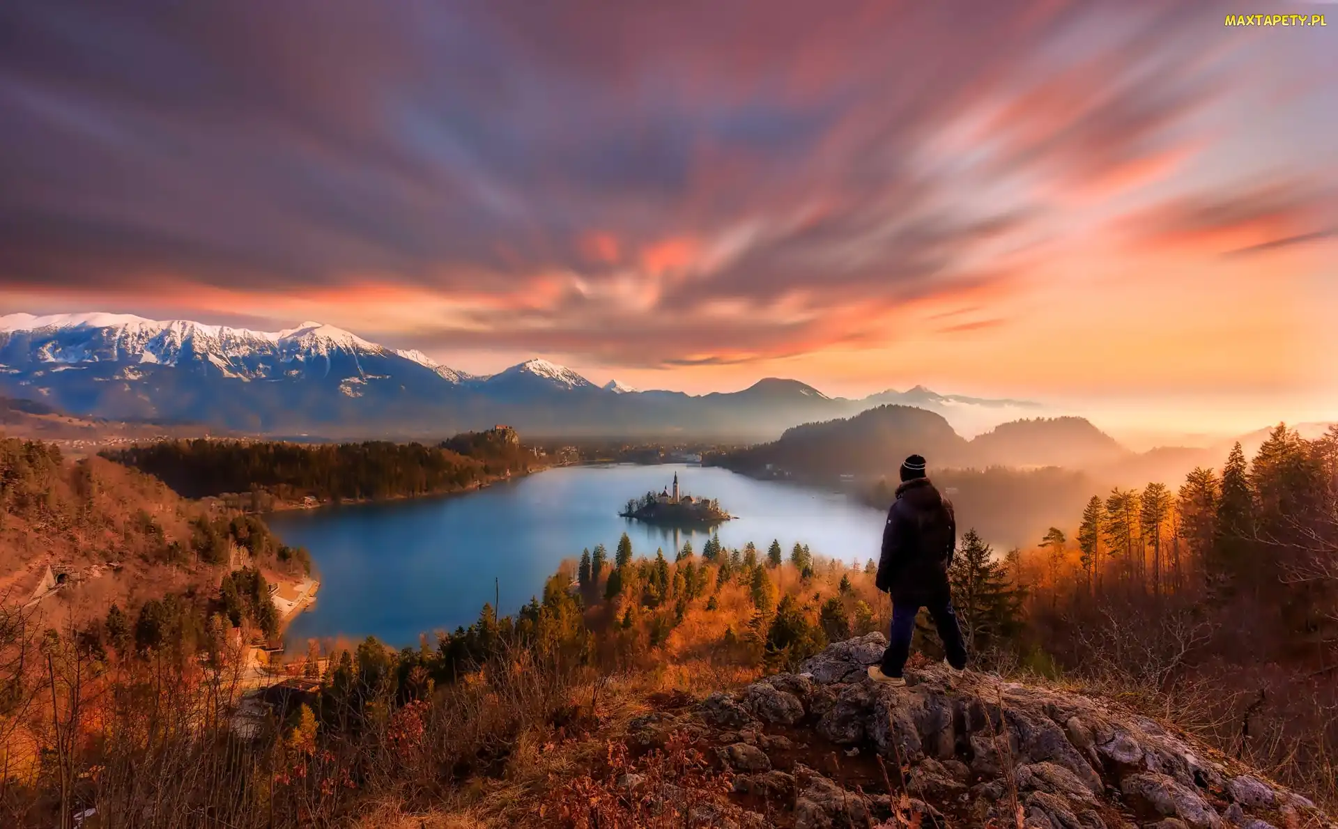 Człowiek, Bled, Wysepka, Słowenia, Jezioro, Zachód Słońca, Góry, Mgła, Lasy
