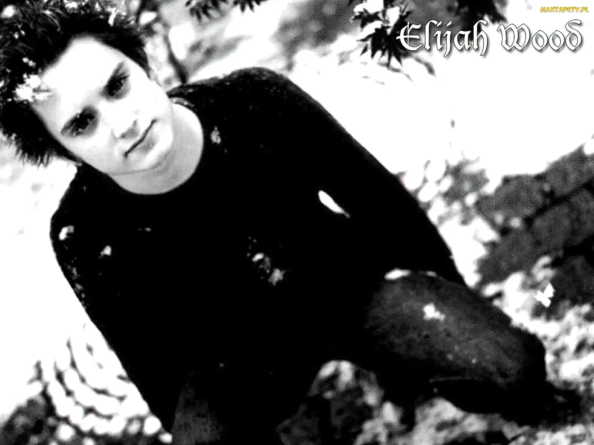 ciemny strój, Elijah Wood