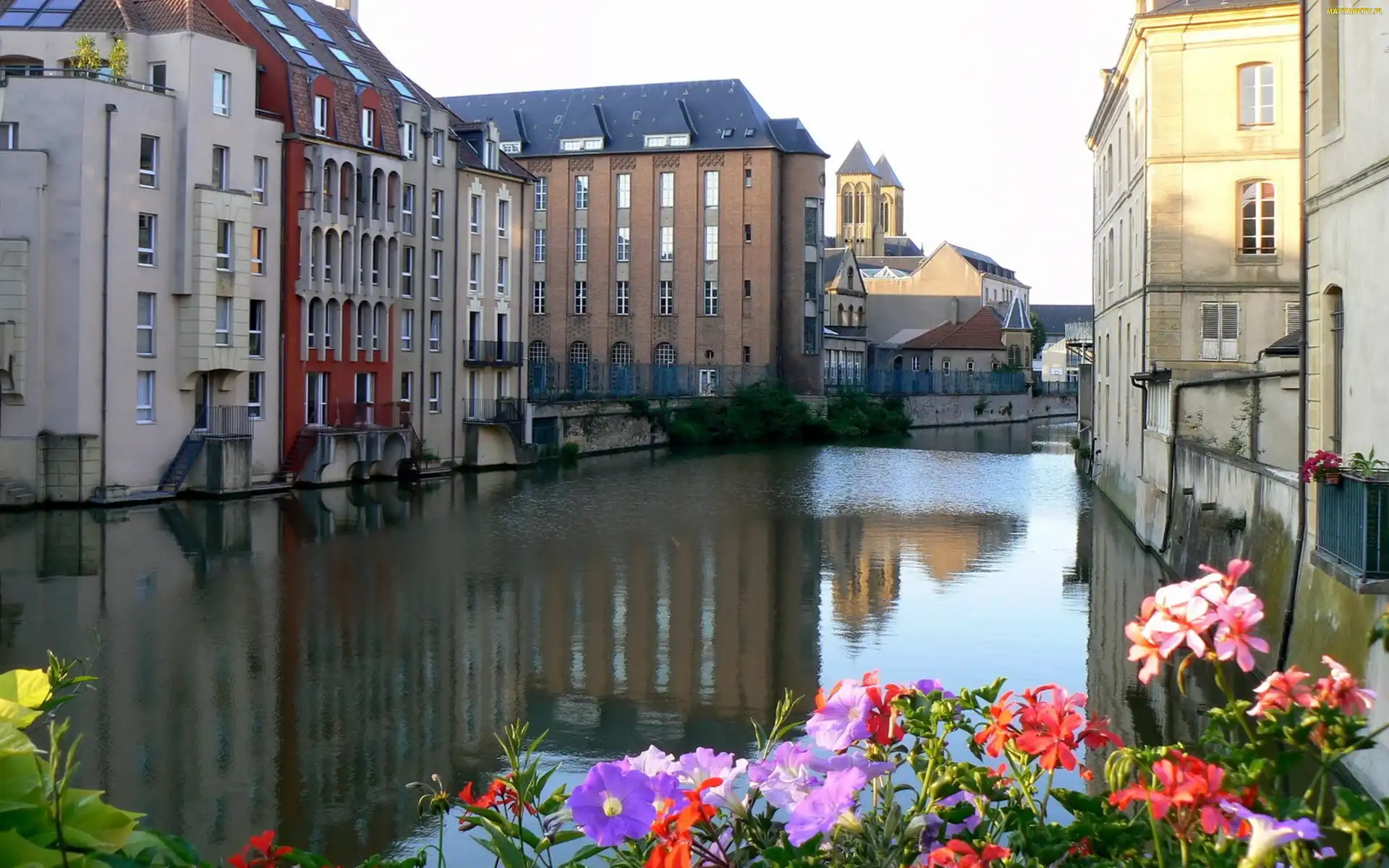 Domy, Rzeka, Metz, Francja