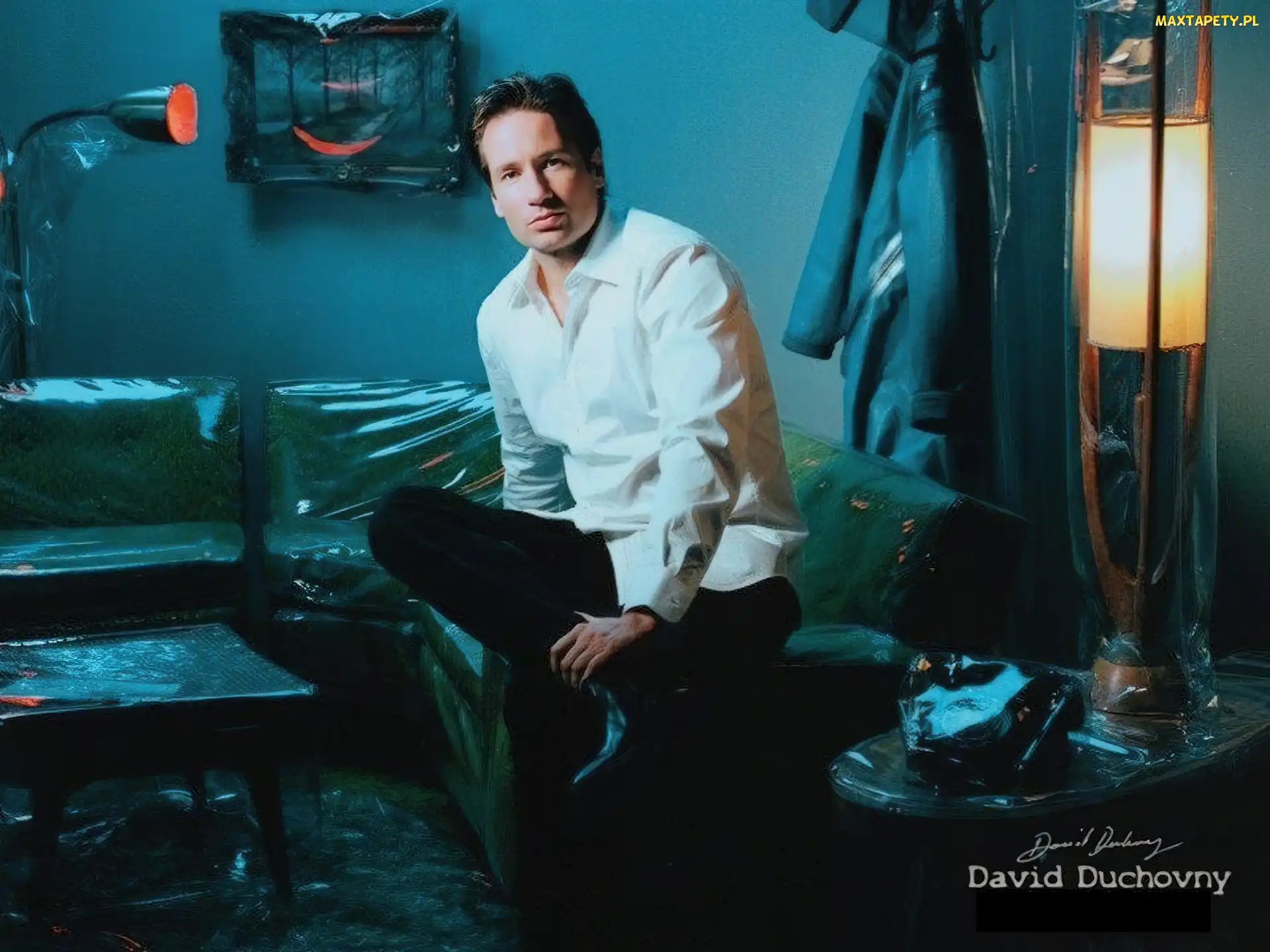 biała koszula, czarne spodnie, David Duchovny