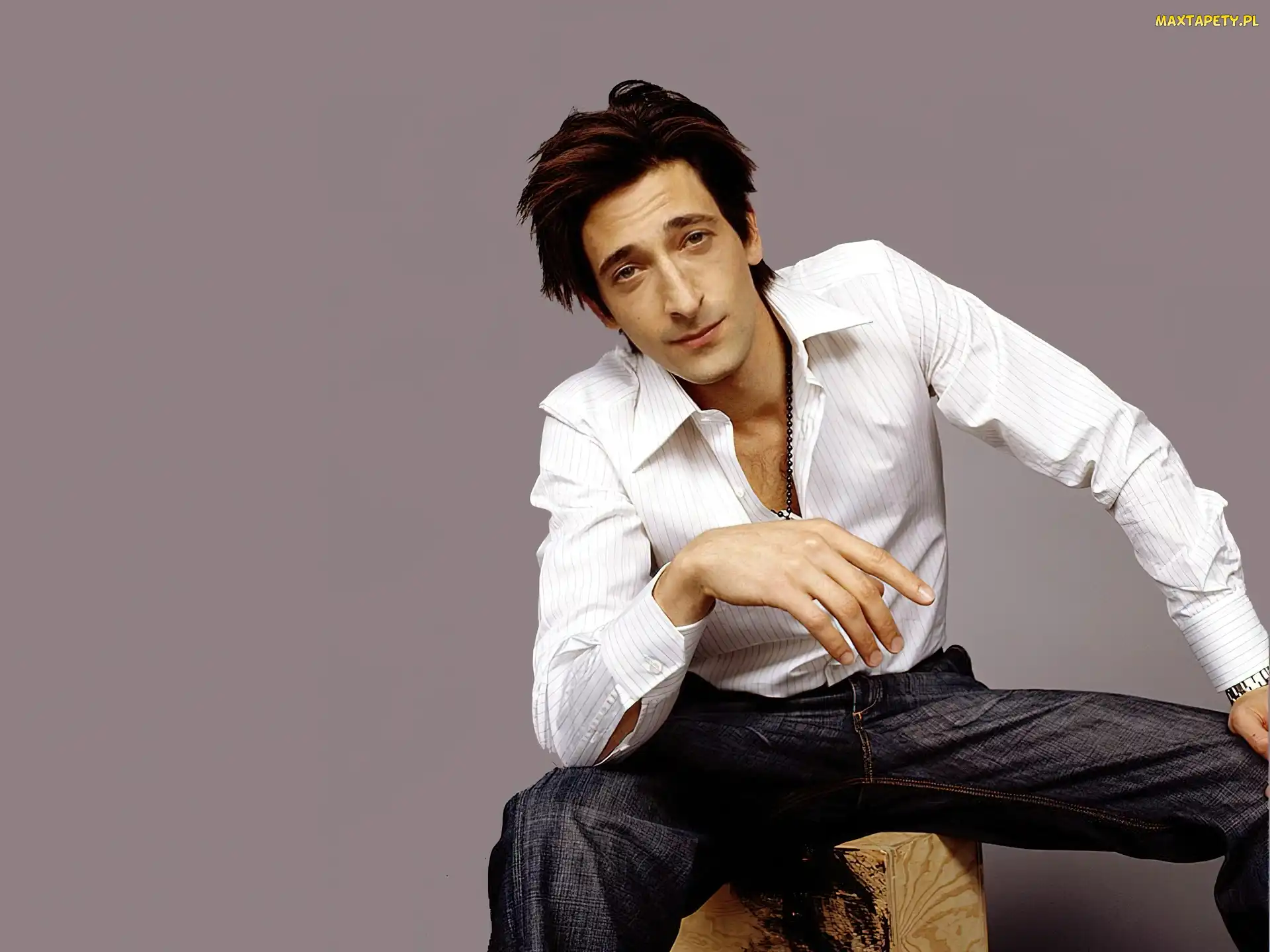 koszula, jeansy, Adrien Brody