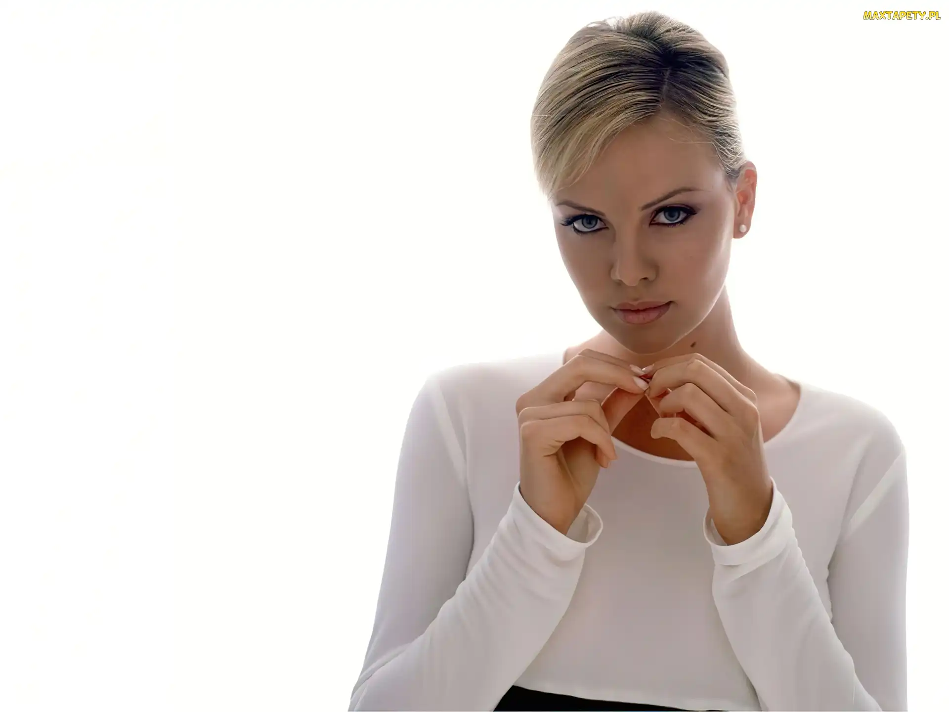 Charlize Theron, bluzka, biała