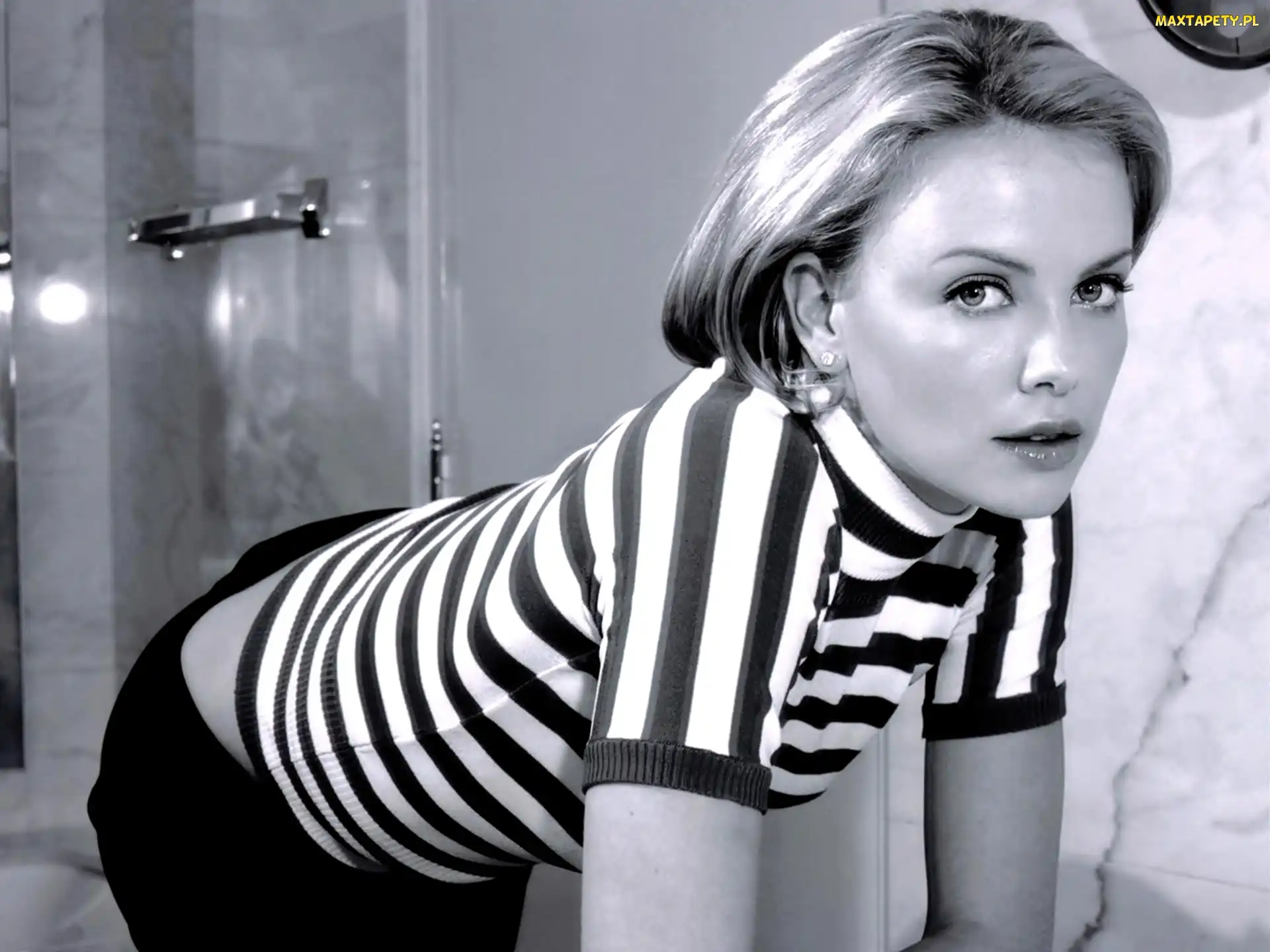 pasiasty, sweterek, Charlize Theron