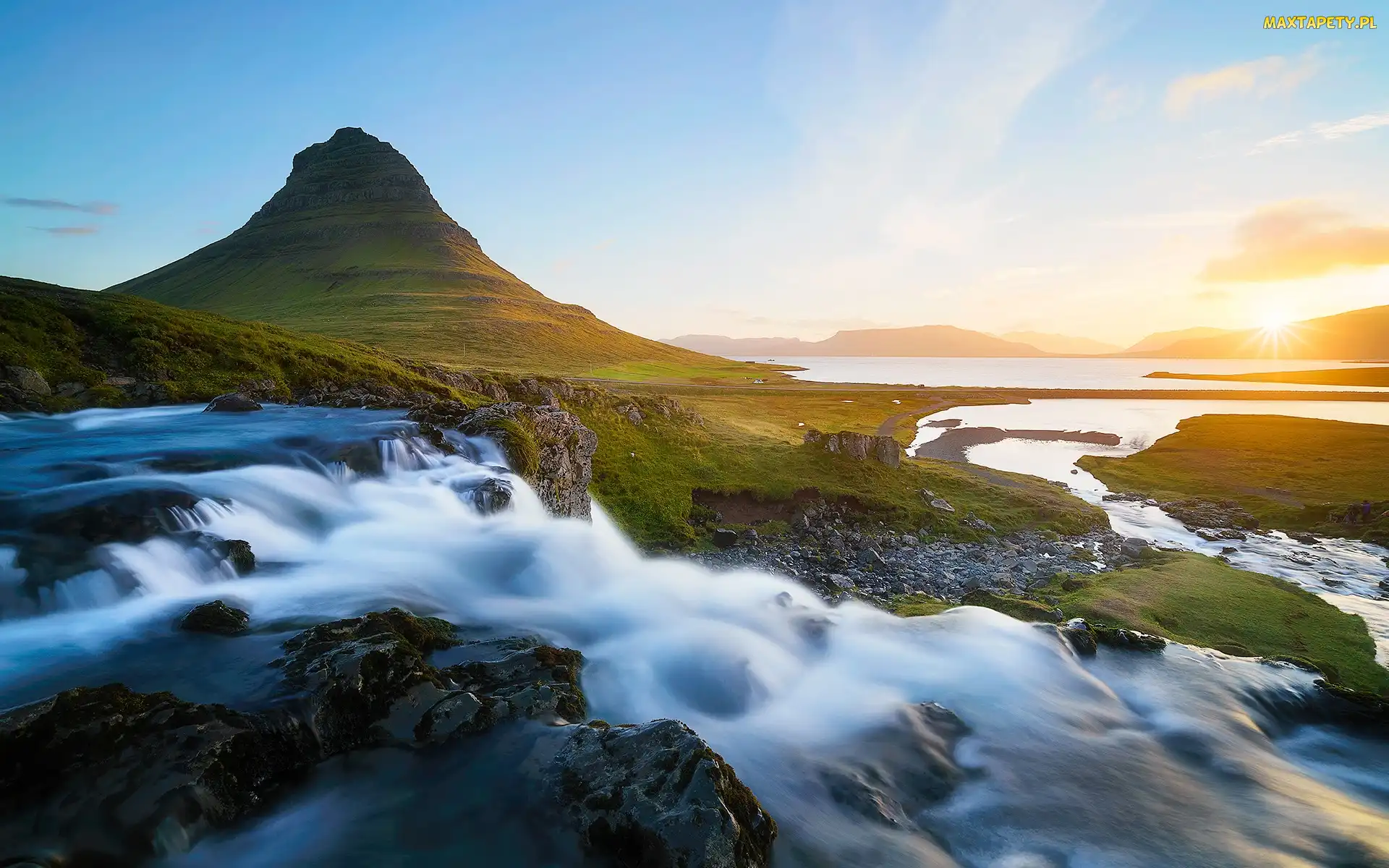 Wschód słońca, Kamienie, Góra Kirkjufell, Islandia, Wodospad Kirkjufellsfoss, Rzeka