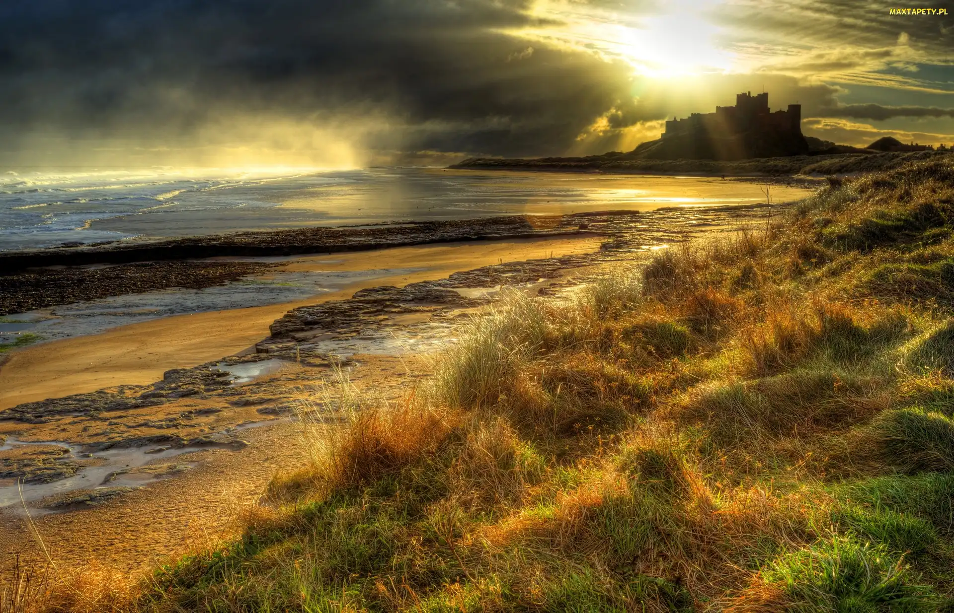 Wybrzeże, Morze Północne, Miejscowość Bamburgh, Zamek Bamburgh, Hrabstwo Northumberland, Anglia