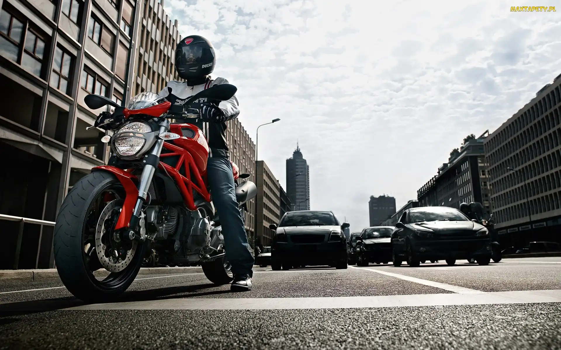 Monster, Ulica, Ducati