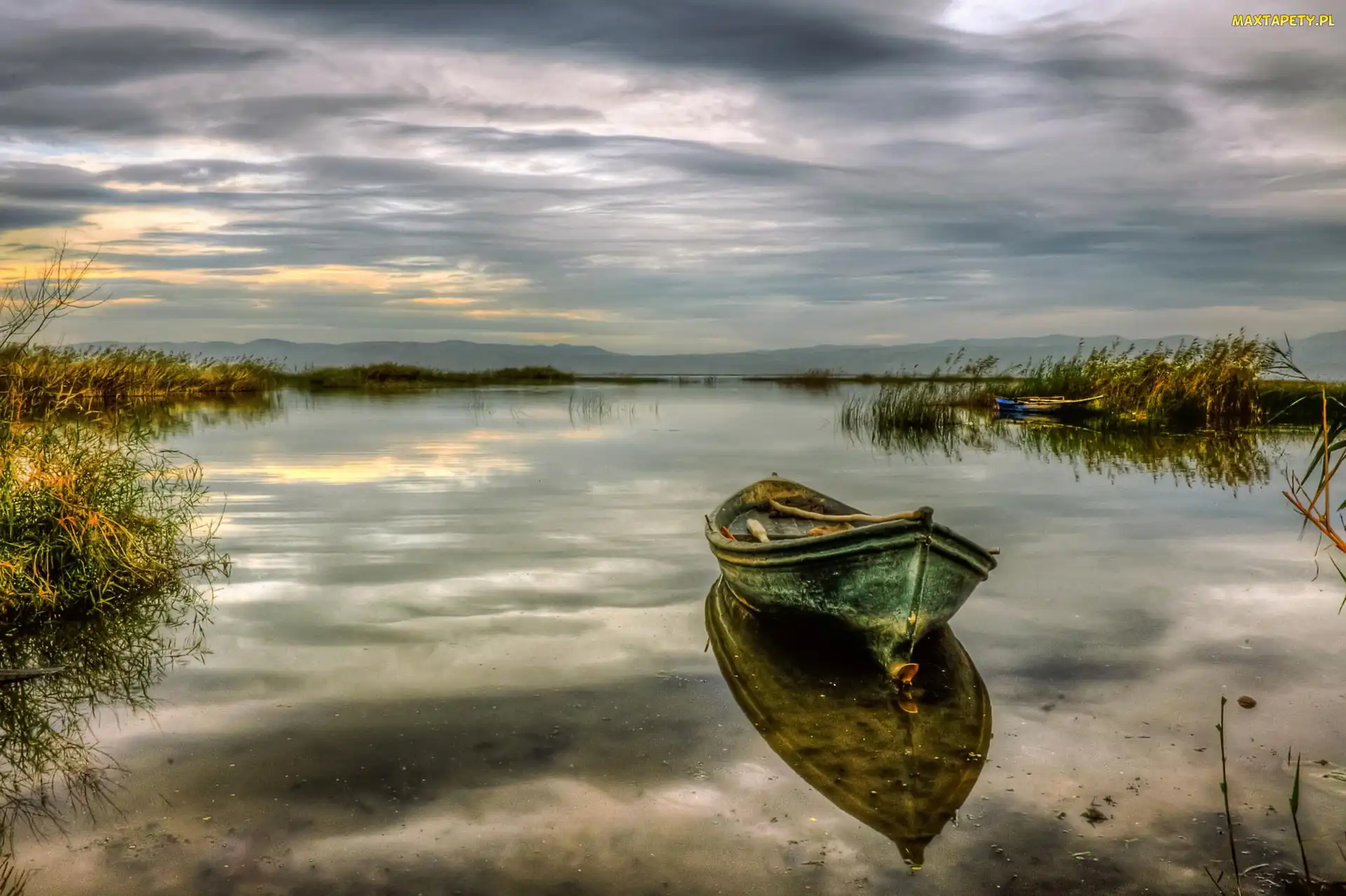 Jezioro, Szuwary, Łódka