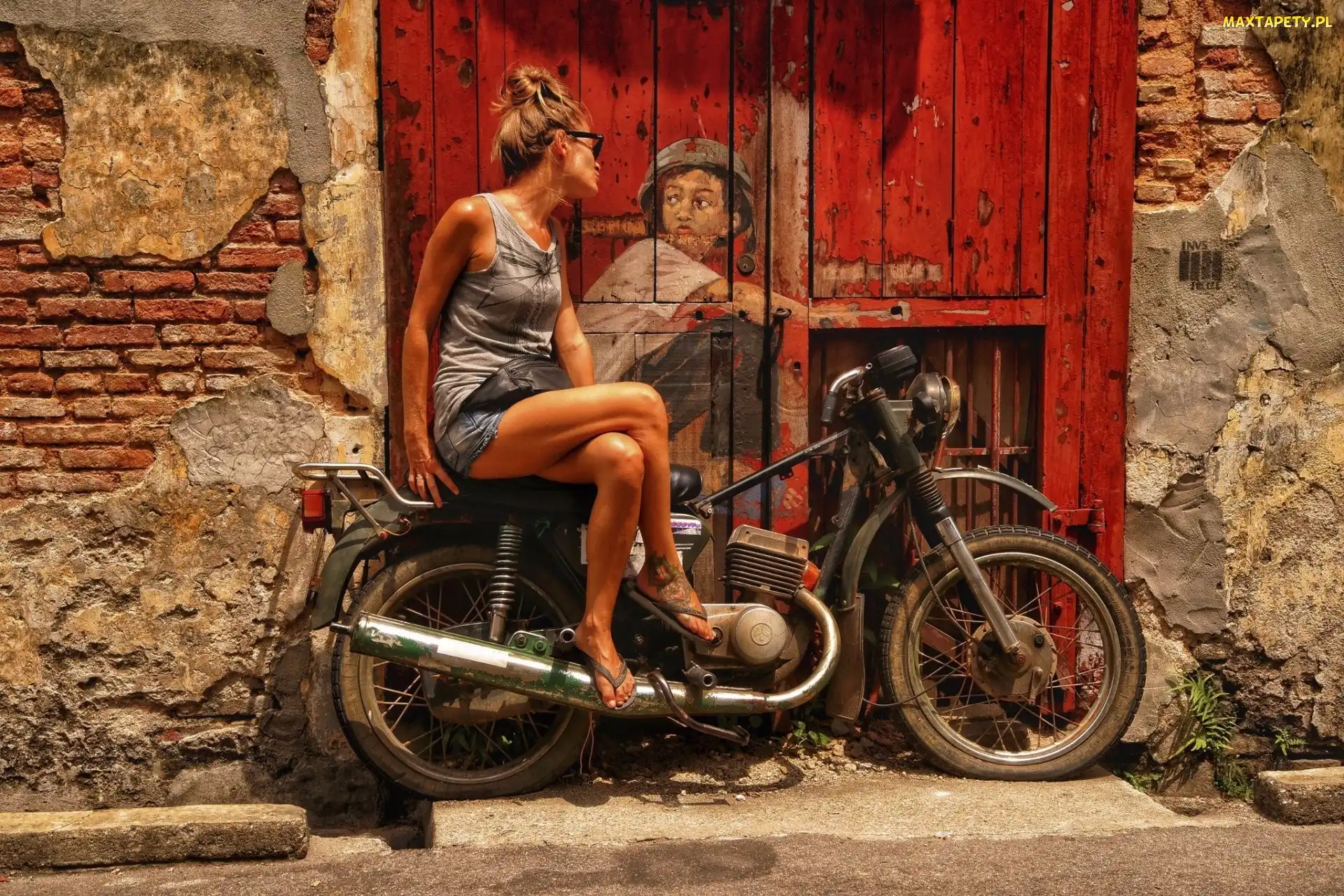 Motor, Dziewczyna, Malunek
