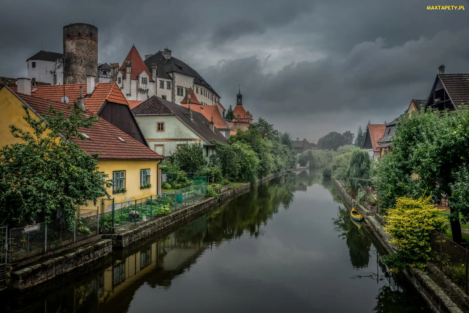 Domy, Kanał, Miasto