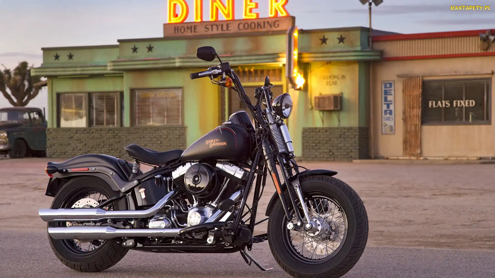 Harley-Davidson FLSTSB Softail Cross Bones, Czarny