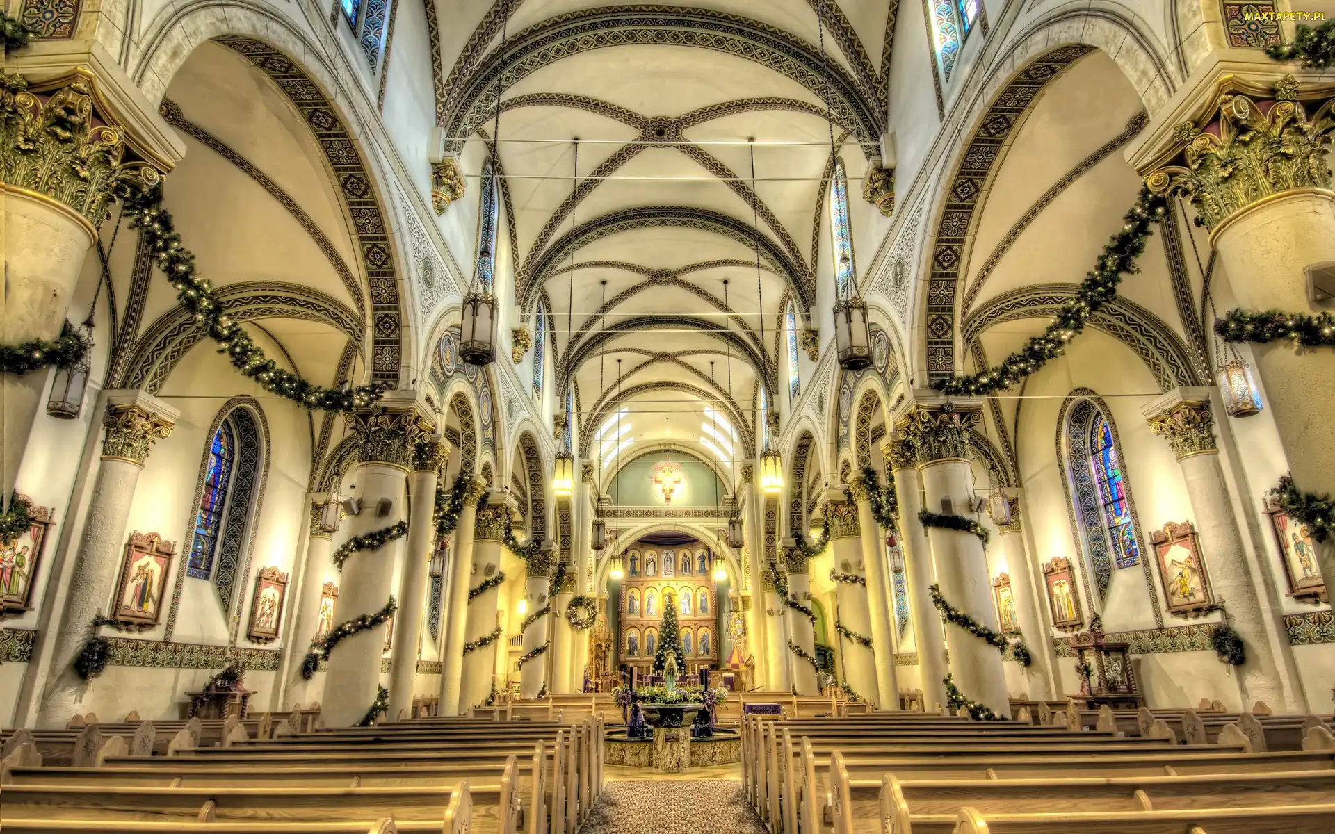 Bazylika św. Franciszka, Wnętrze
