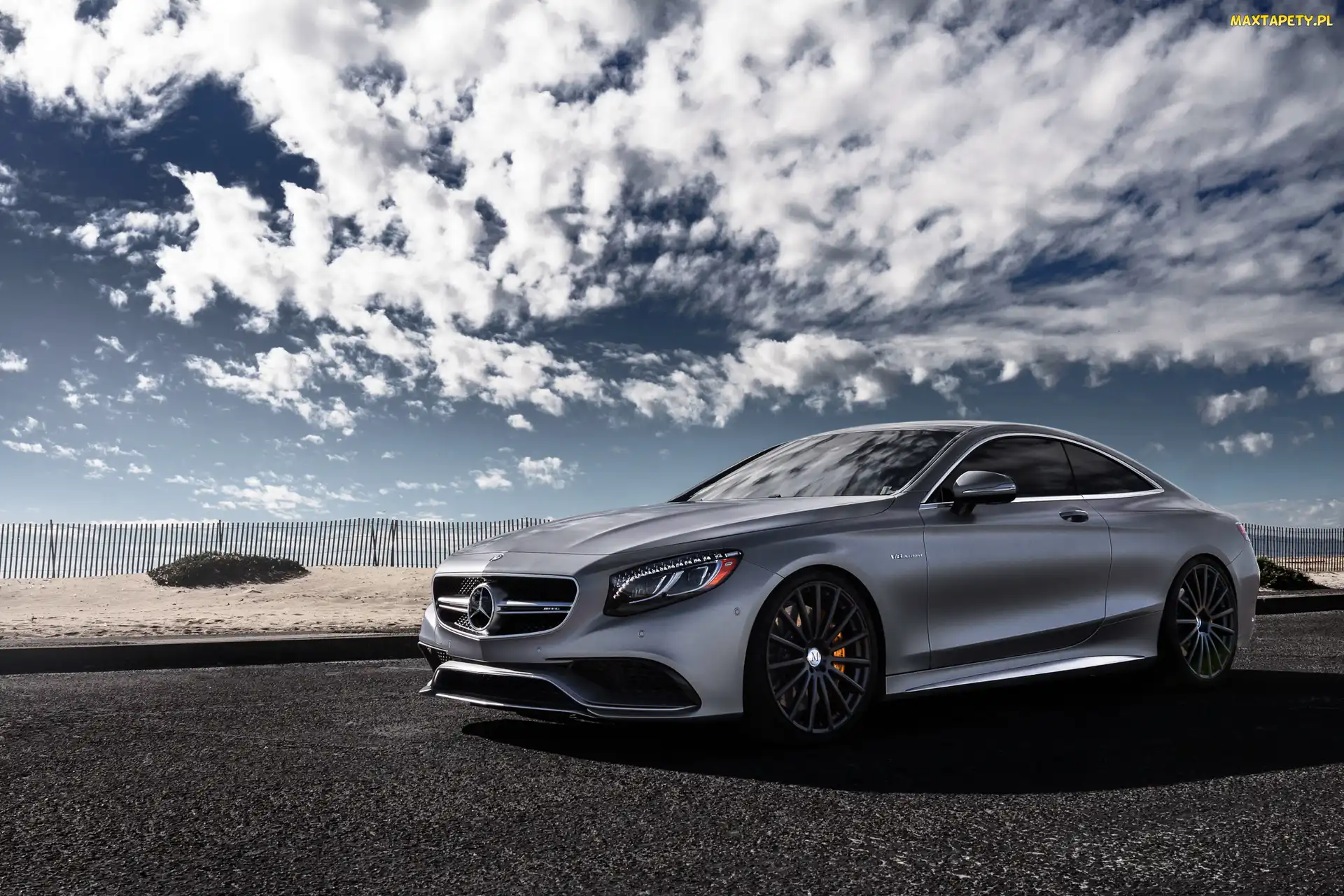 Srebrny, Chmury, Mercedes S63