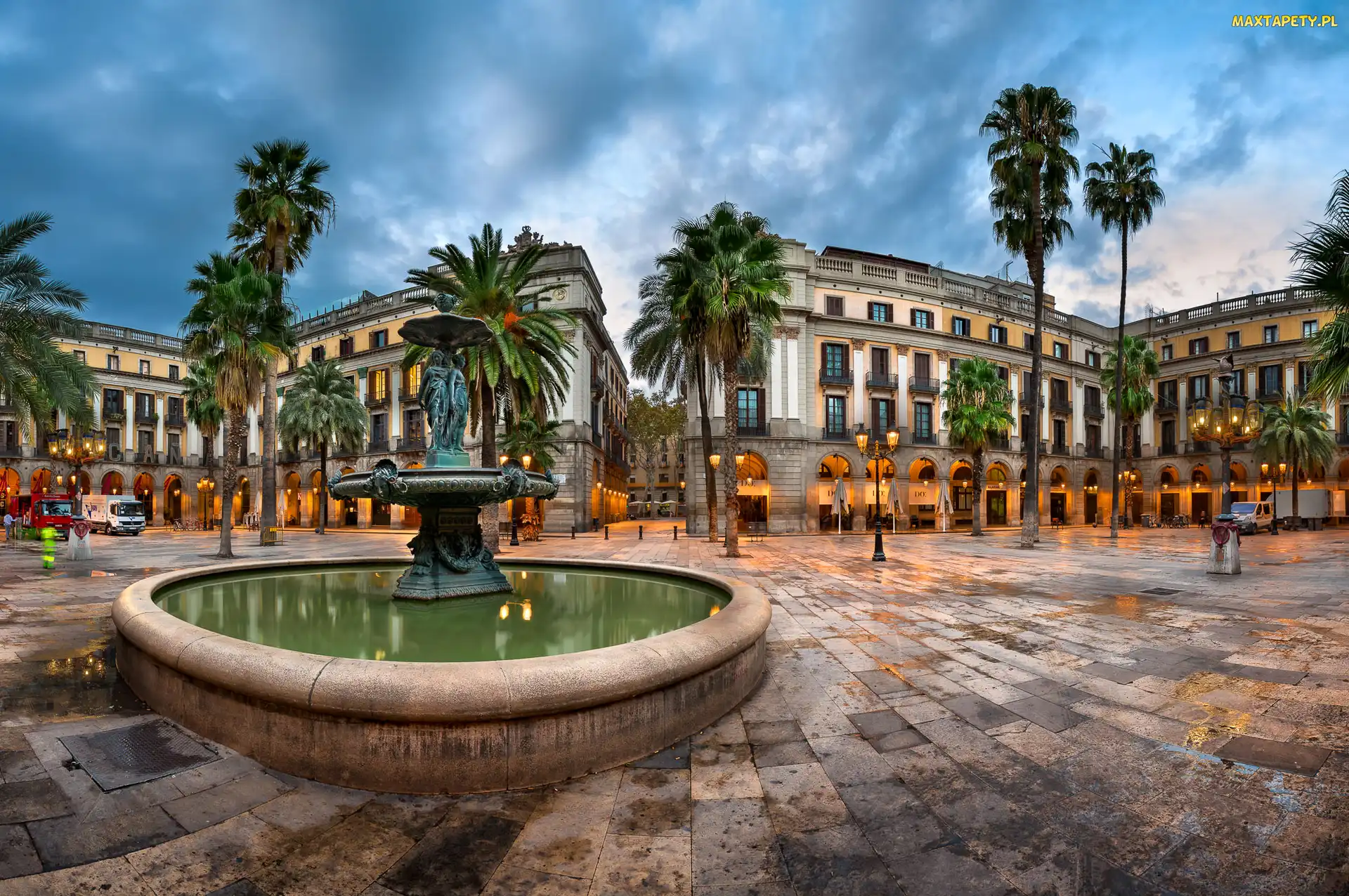 Palmy, Plac Plaza Real, Barcelona, Hiszpania, Fontanna, Hotel Roma Reial