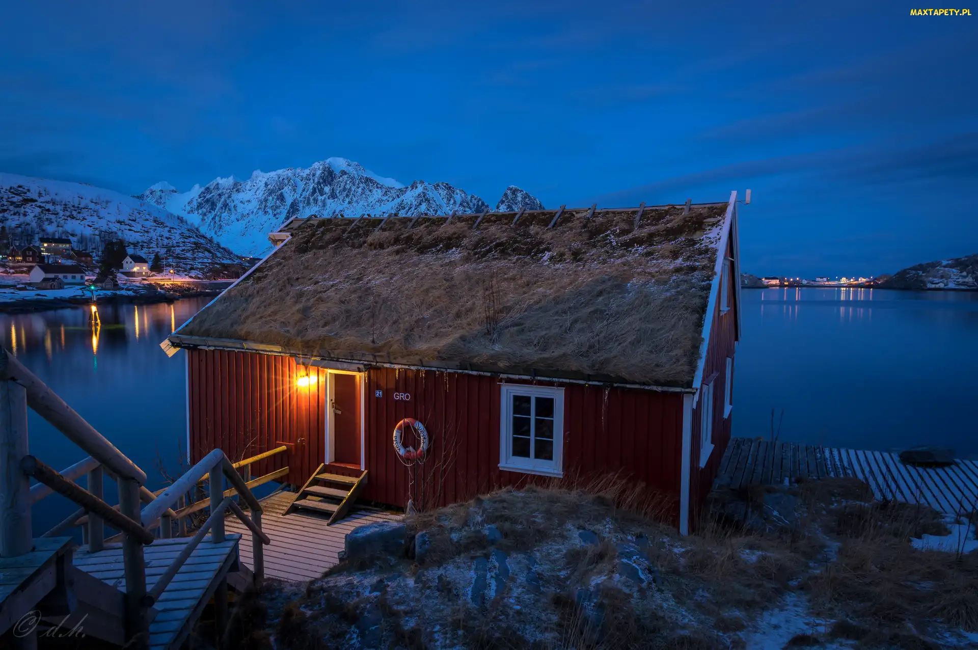 Wioska Reine, Jezioro, Norwegia, Domek, Noc, Wyspa Moskenesøya, Zima, Góry