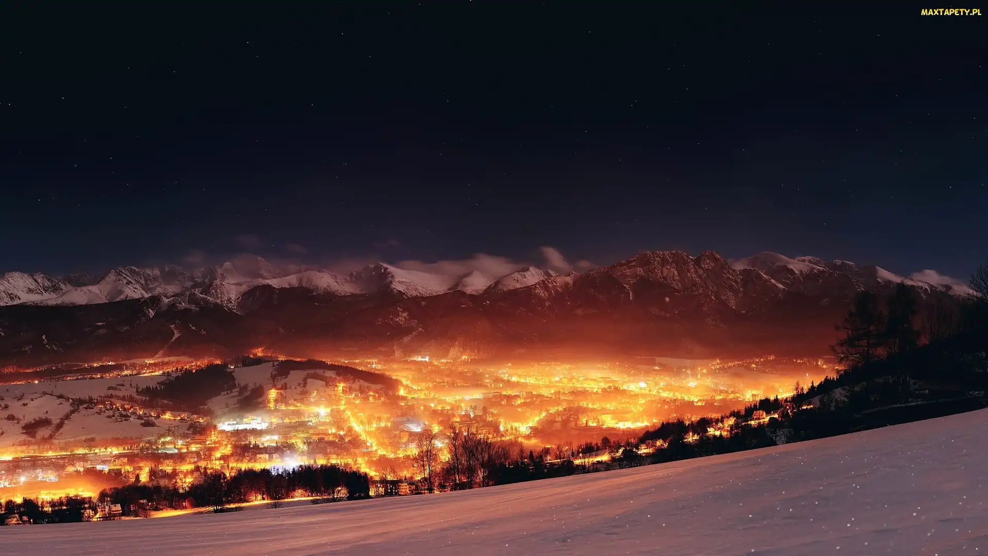 Miasto nocą, Góry Tatry, Polska, Zakopane