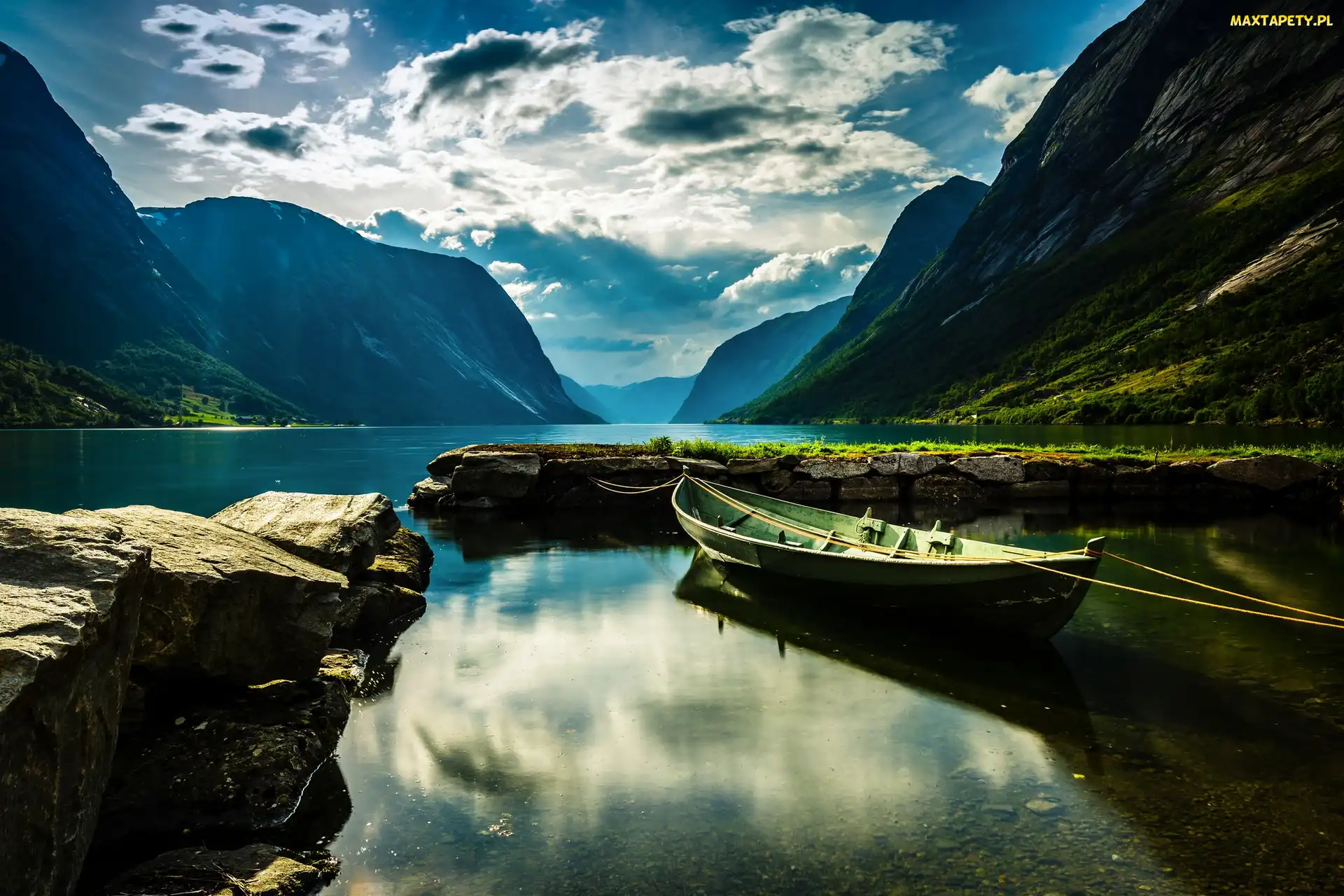 Sogn og Fjordane, Łódka, Góry, Fiord Sognefjorden, Norwegia