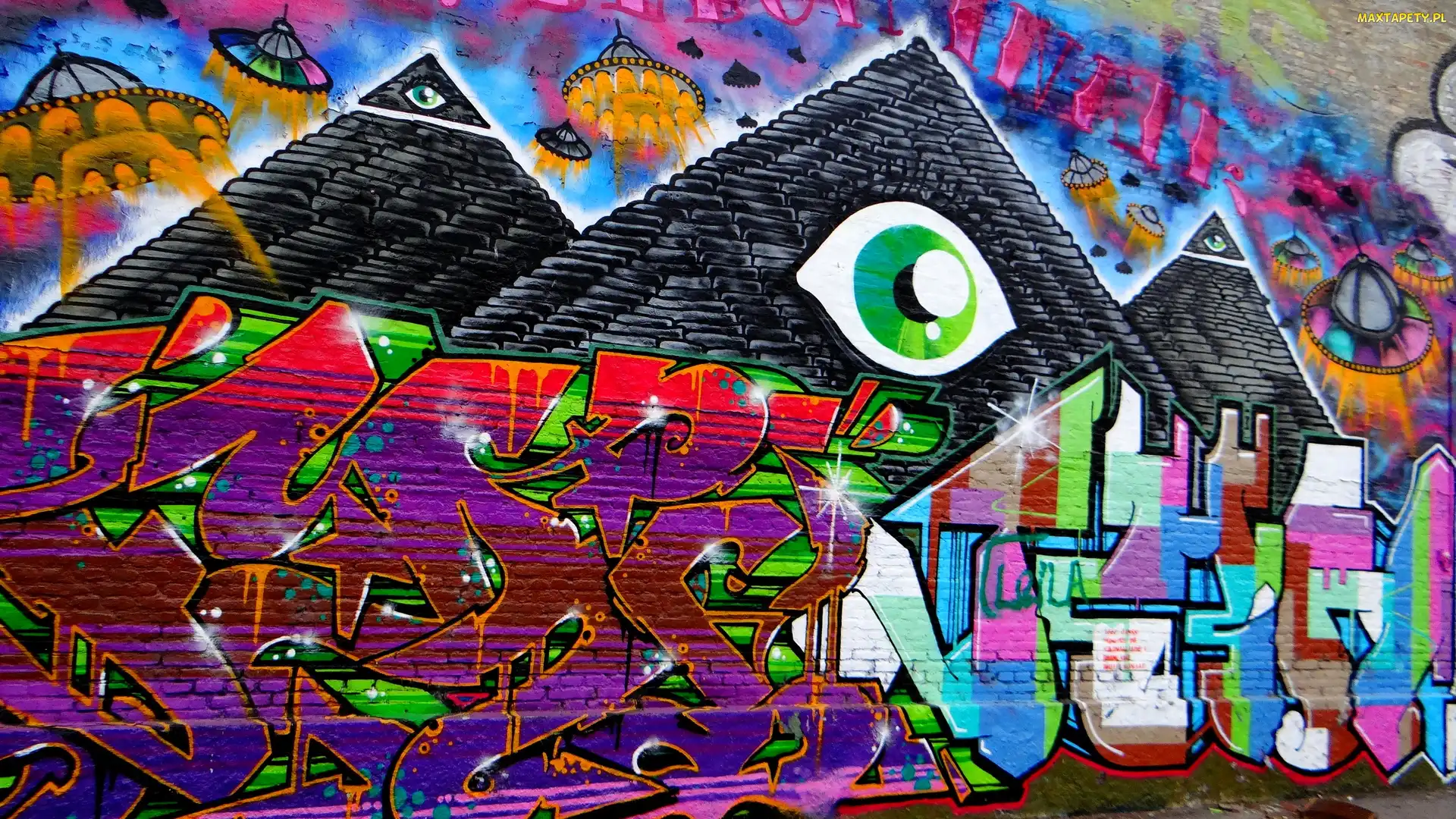 Mur, Piramidy, Graffiti