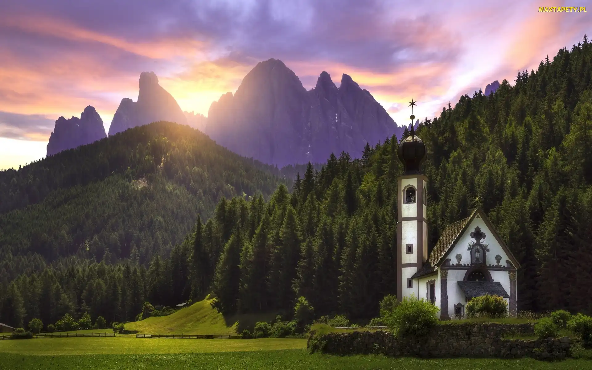 Kościół, Góry, Wieś Santa Maddalena, Zachód słońca, Dolomity, Włochy, Dolina Val di Funes