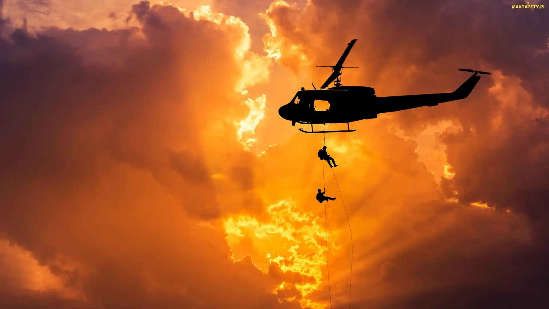Zachód słońca, Chmury, Bell UH-1 Iroquois, Śmigłowiec, Żołnierze, Niebo