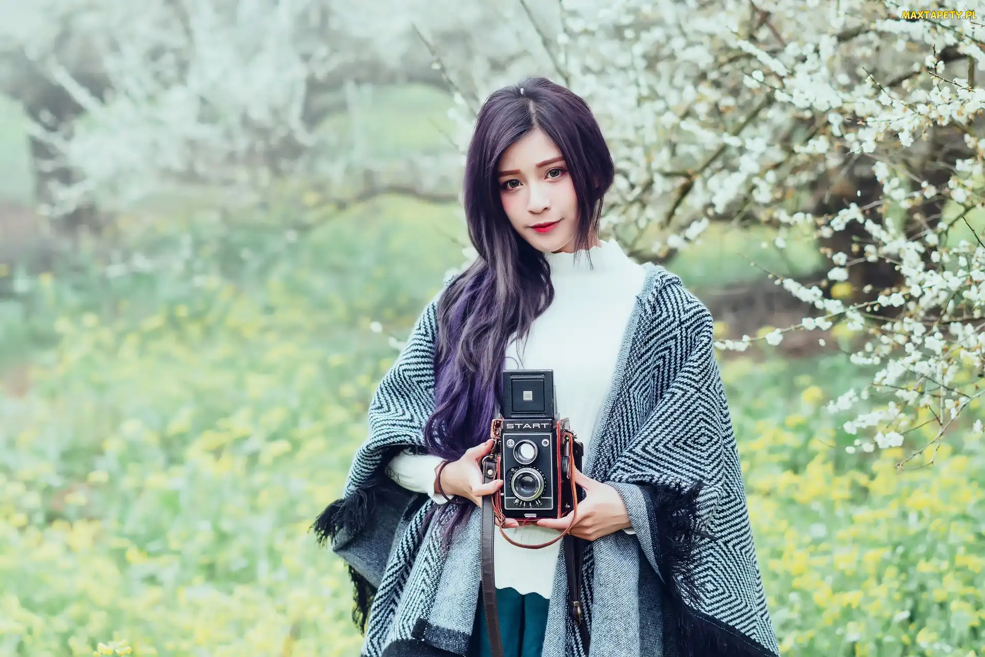Azjatka, Aparat Fotograficzny Start 66, Kobieta