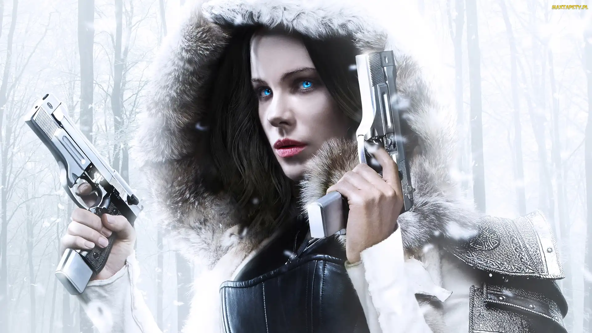Film, Pistolety, Kate Beckinsale, Selene, Niebieskie, Underwold : Wojny krwi, Oczy, Kaptur