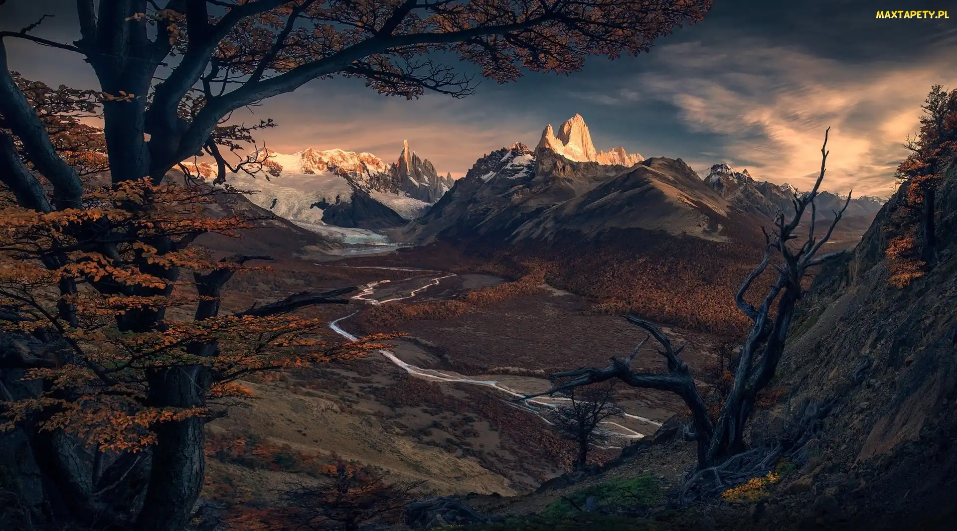Park Narodowy Los Glaciares, Szczyt Fitz Roy, Argentyna, Patagonia, Drzewa, Góry, Rzeka Rio de las Vueltas, Jesień