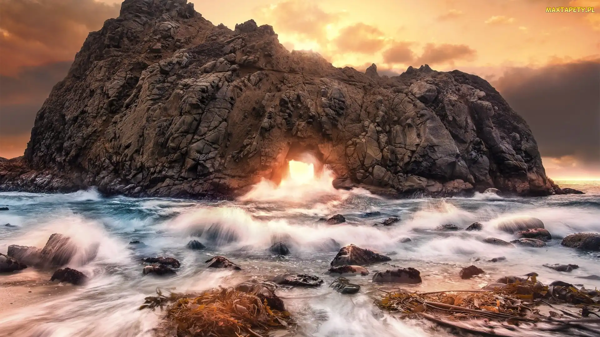 Stan Kalifornia, Stany Zjednoczone, Przebijające światło, Morze, Skała, Łuk Keyhole Rock, Plaża Pfeiffer Beach