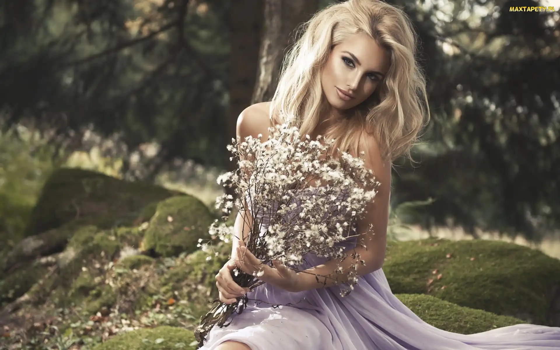 Monika Jaros, Bukiet, Blondynka