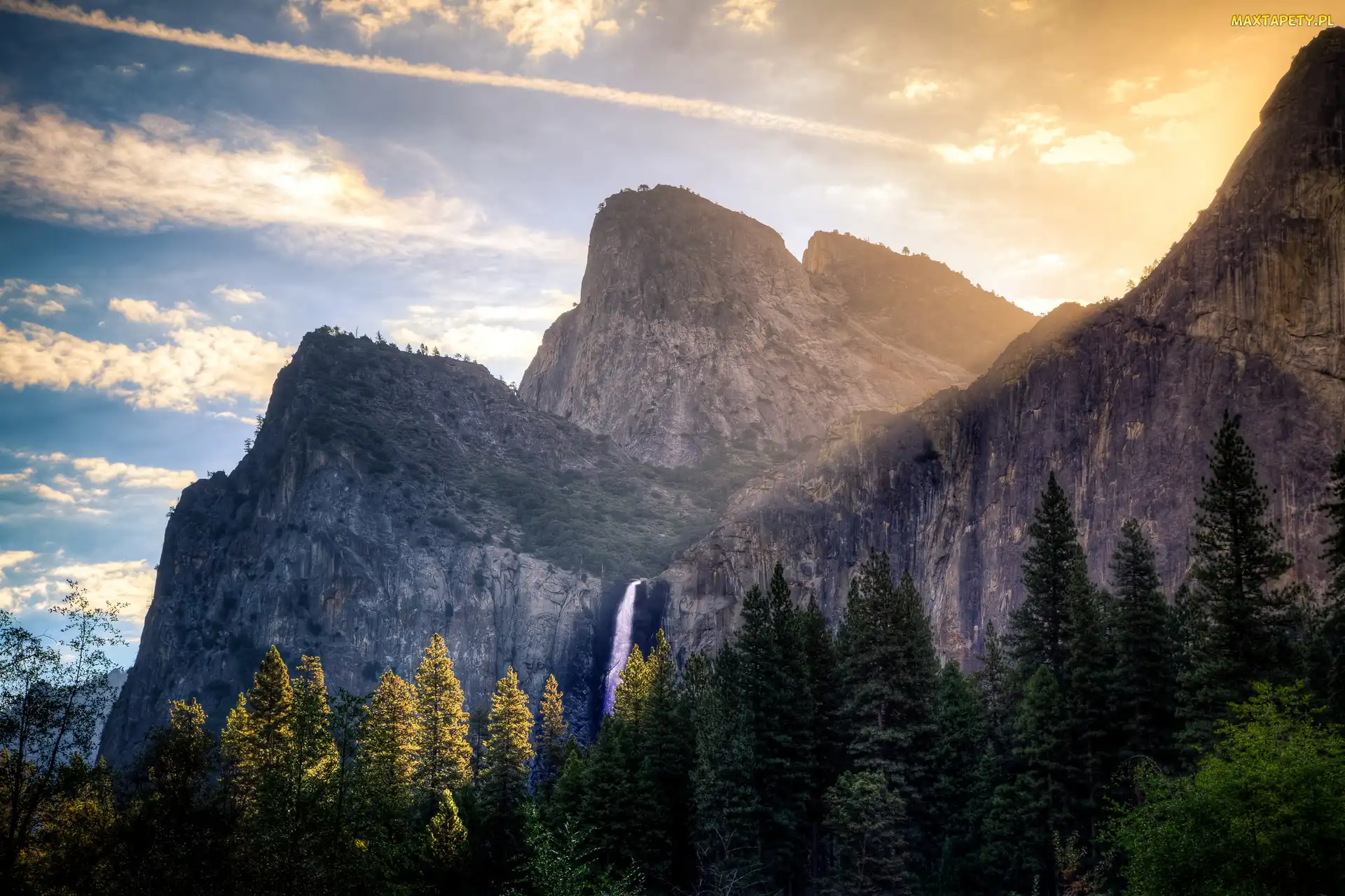 Drzewa, Wodospad Horsetail, Stan Kalifornia, Stany Zjednoczone, Park Narodowy Yosemite, Góry