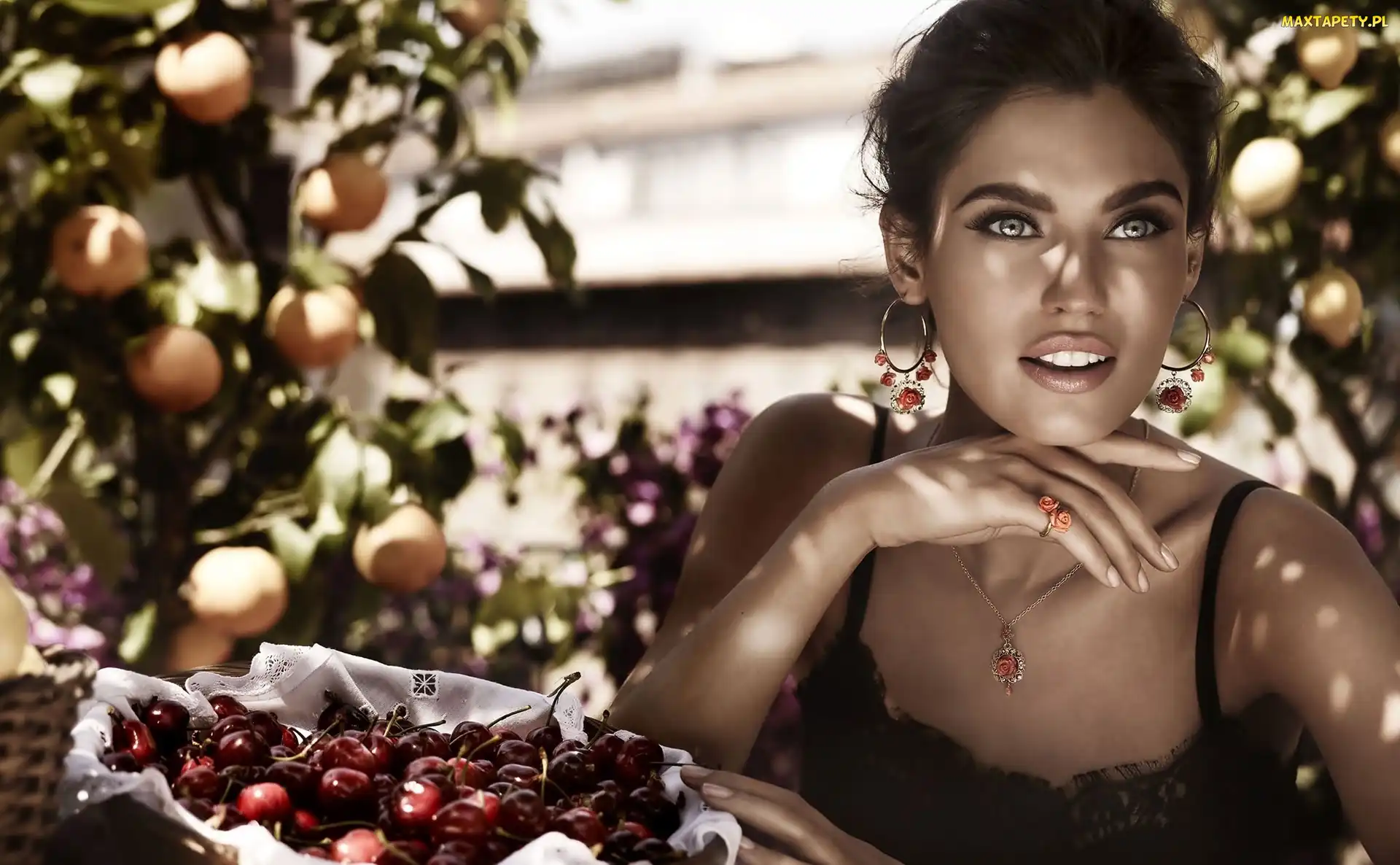 Przebijające światło, Czereśnie, Włoska, Bianca Balti, Modelka, Koszyk