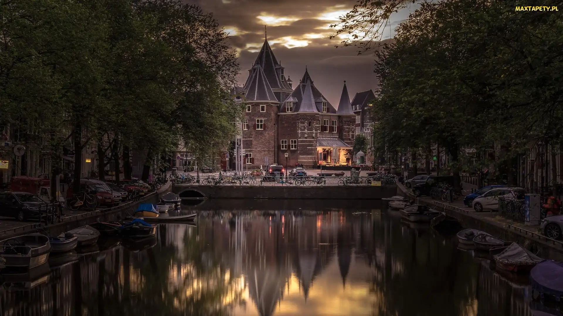 Amsterdam, Budynek De Waag, Holandia, Dom Wagi Miejskiej, Łódki, Zabytek, Drzewa, Kanał