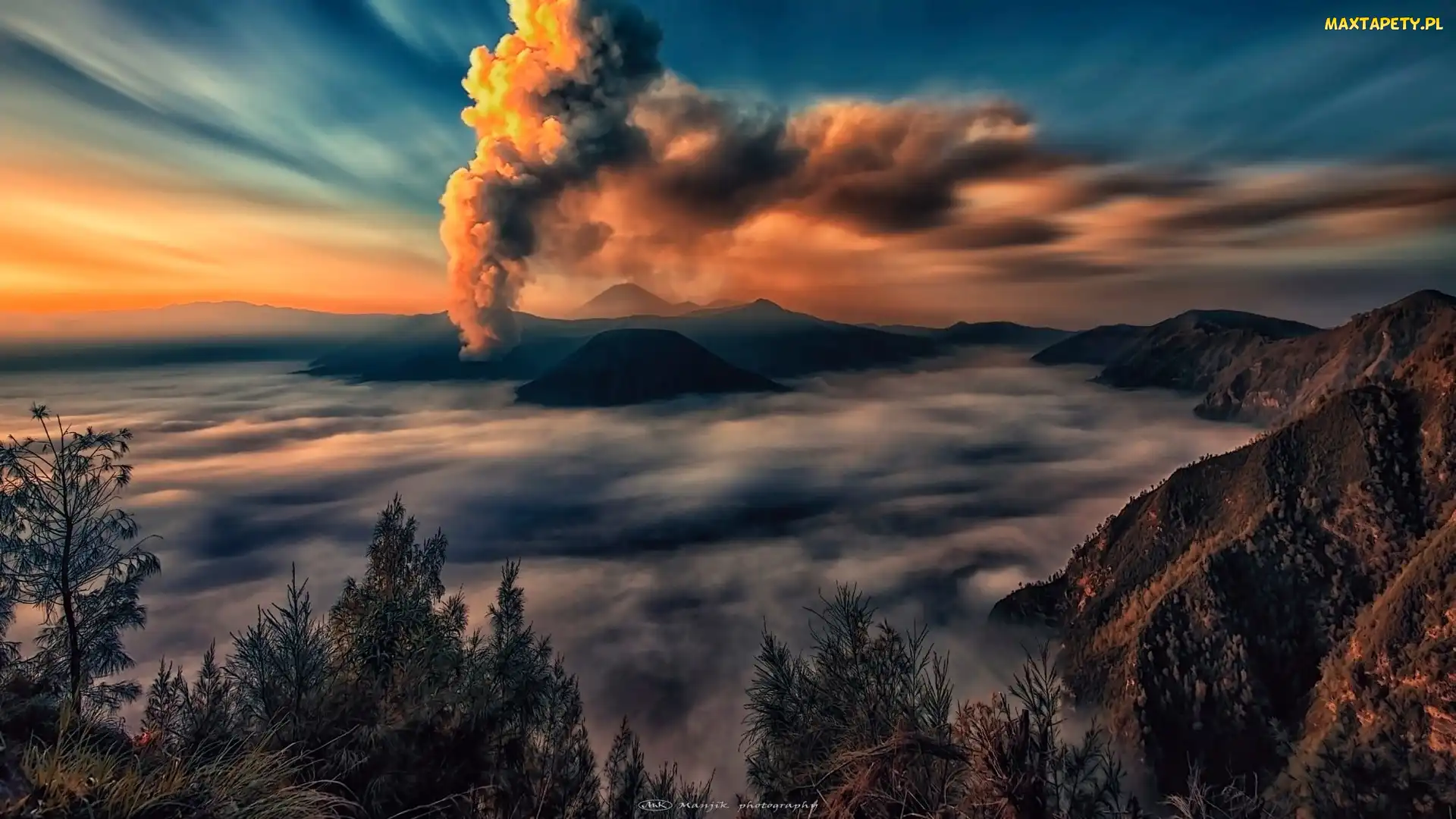Chmury, Drzewa, Wyspa Jawa, Indonezja, Wulkan Bromo, Góry